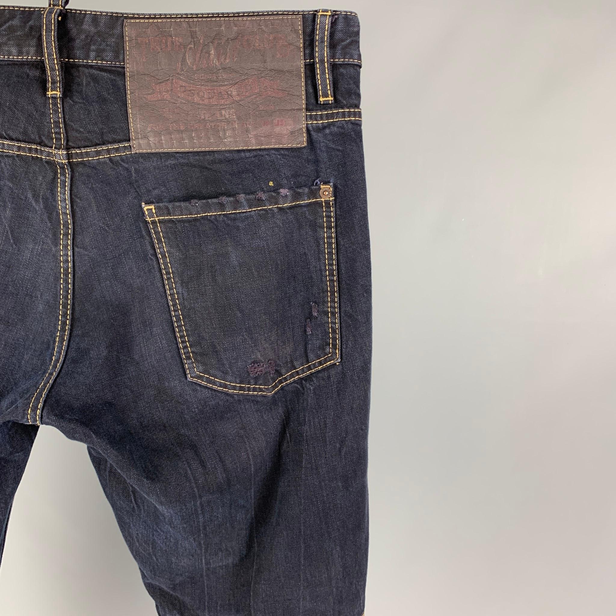 DSQUARED2 jeans comes in a dark navy distressed cotton featuring cropped style, contrast stitching, and a button fly closure. Made in Italy. 

Good Pre-Owned Condition.
Marked: 50

Measurements:

Waist: 36 in.
Rise: 11 in.
Inseam: 26 in. 
