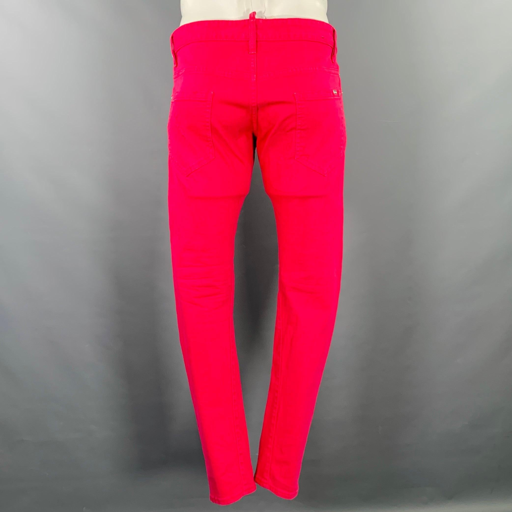 DSQUARED2 Taglia 34 Rosa Fucsia Distressed Jeans in misto cotone con chiusura a bottone In condizioni ottime in vendita a San Francisco, CA