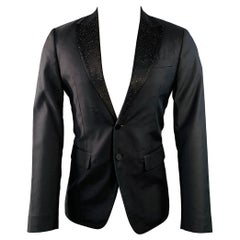 Dsquared2 Taille 38 Manteau de sport en laine et soie noire à revers en pointe clouté de strass Dsquared2 Taille 38 Manteau de sport en laine et soie noire à revers en pointe clouté de strass