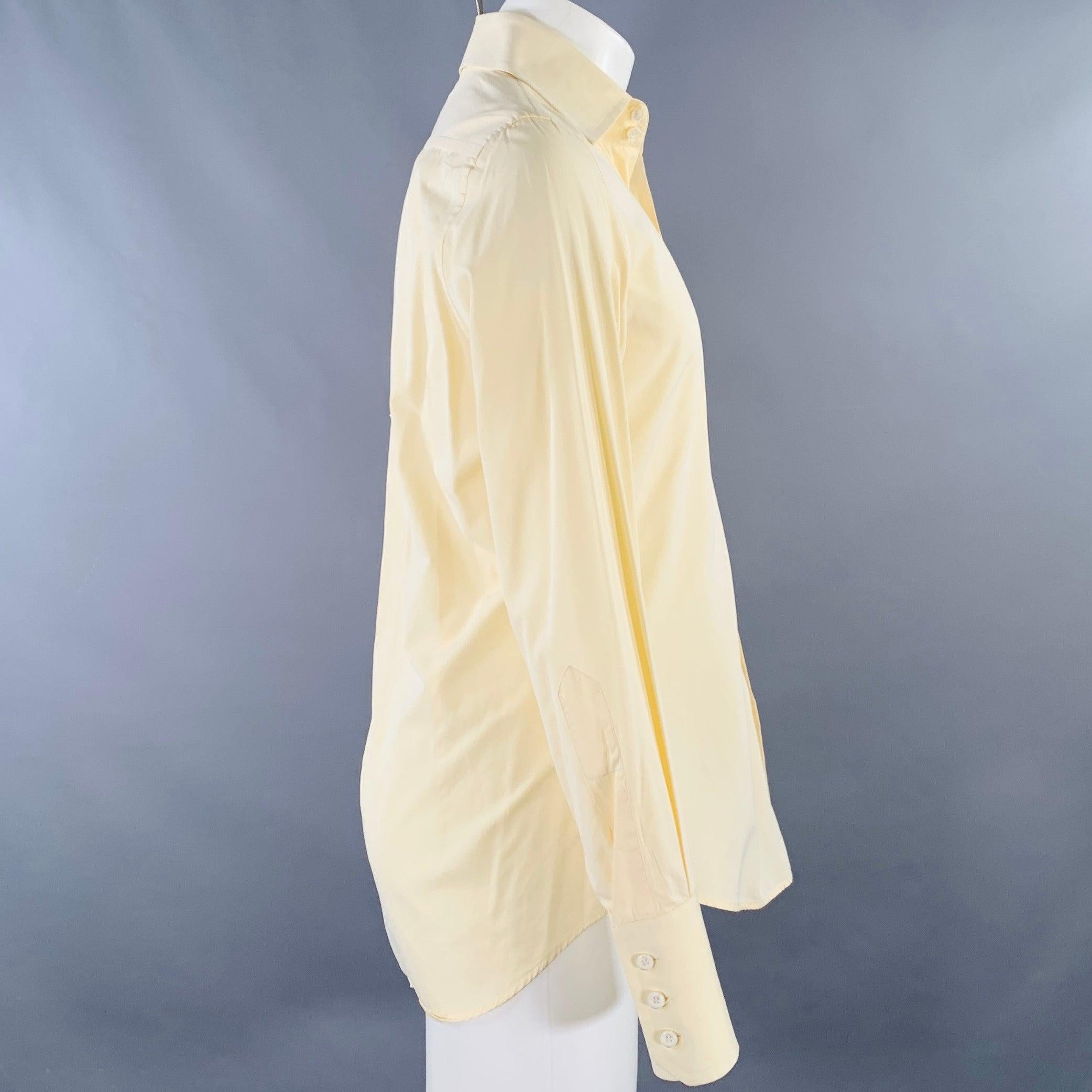 DSQUARED2 long sleeve shirt
in a yellow cotton woven fabric featuring a curved cutaway collar, three button barrel cuffs, and button closure. Made in Italy.Very Good Pre-Owned Condition. Minor signs of wear. 

Marked:   IT 48 

Measurements: 
