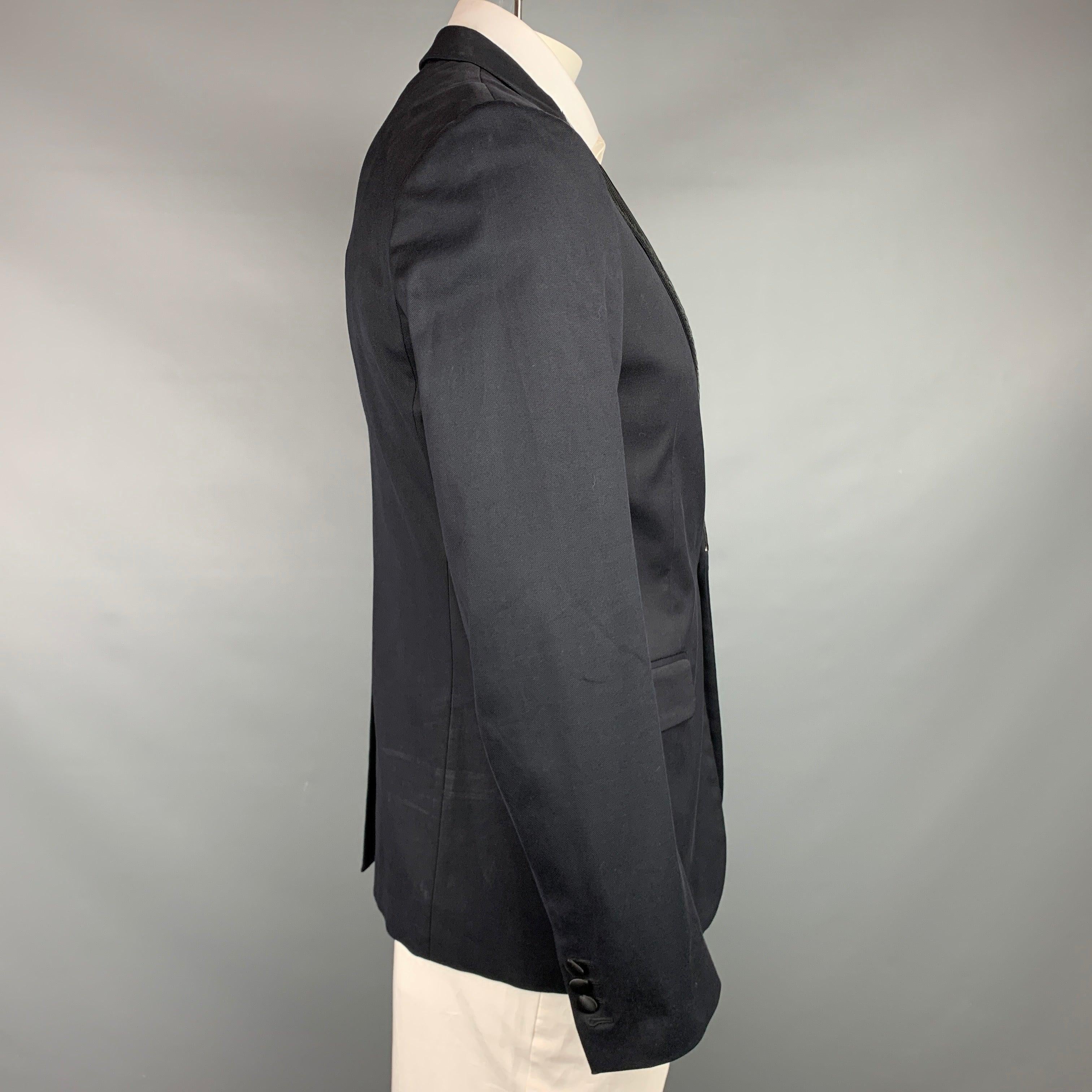 DSQUARED2 Size 42 Black Applique Cotton Peak Lapel Sport Coat In Good Condition For Sale In San Francisco, CA