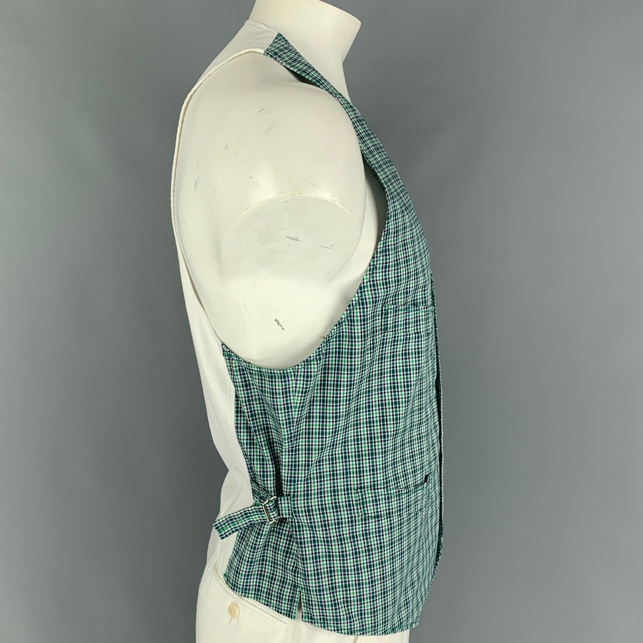 DSQUARED2 Weste aus grün und marineblau karierter Baumwolle mit Fronttaschen, seitlichen Laschen und einem Knopfverschluss. Hergestellt in Italien.
Sehr gut
Gebrauchtes Zustand.  

Markiert:   52 

Abmessungen: 
 
Schultern: 10,5 Zoll  Brustumfang: