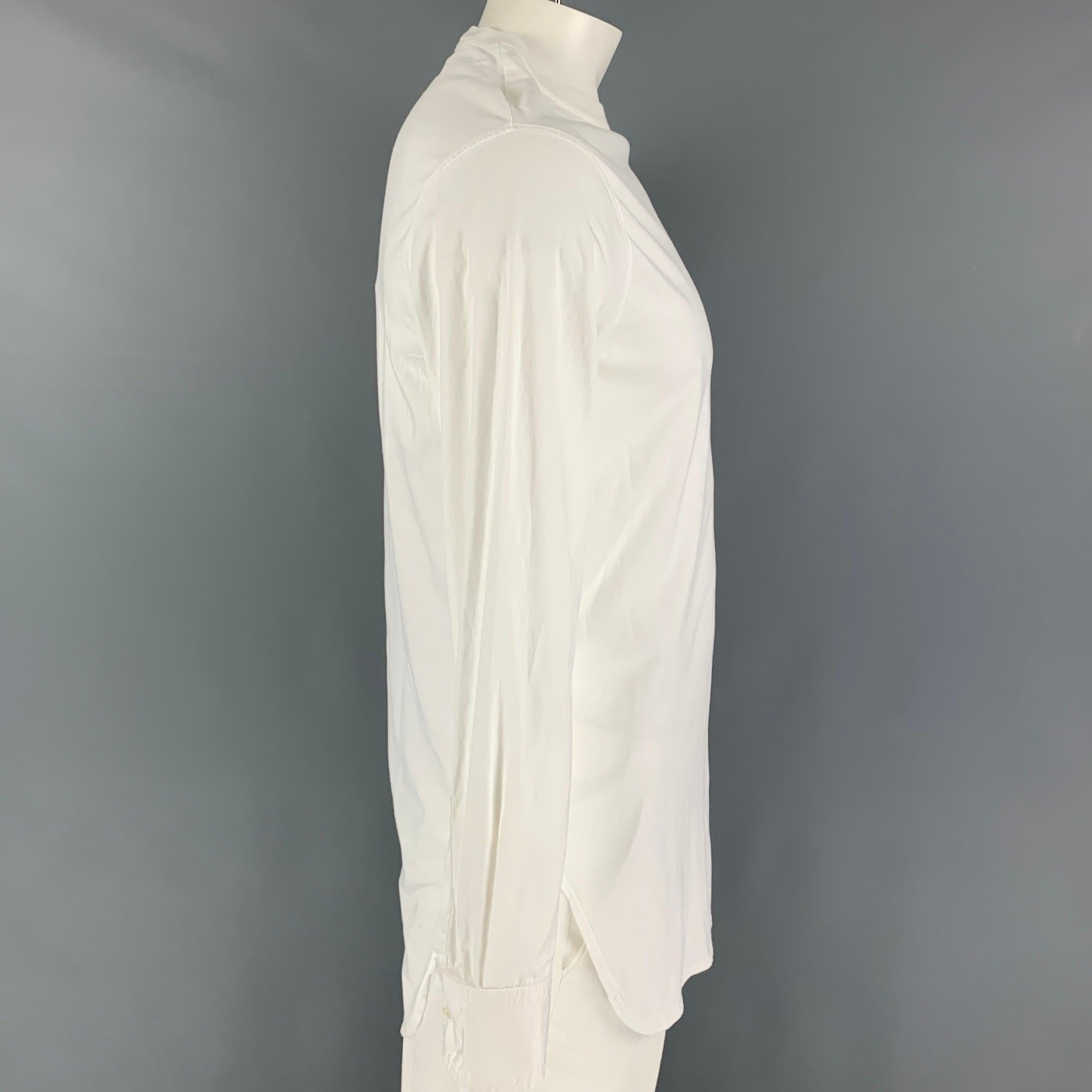 DSQUARED2 t-shirt comes in a white cotton featuring dress shirt sleeves, long back panel, and a crew-neck. Made in Italy.
Very Good
Pre-Owned Condition. 

Marked:   L  

Measurements: 
 
Shoulder: 18.5 inches Chest: 40 inches Sleeve: 26.5 inches