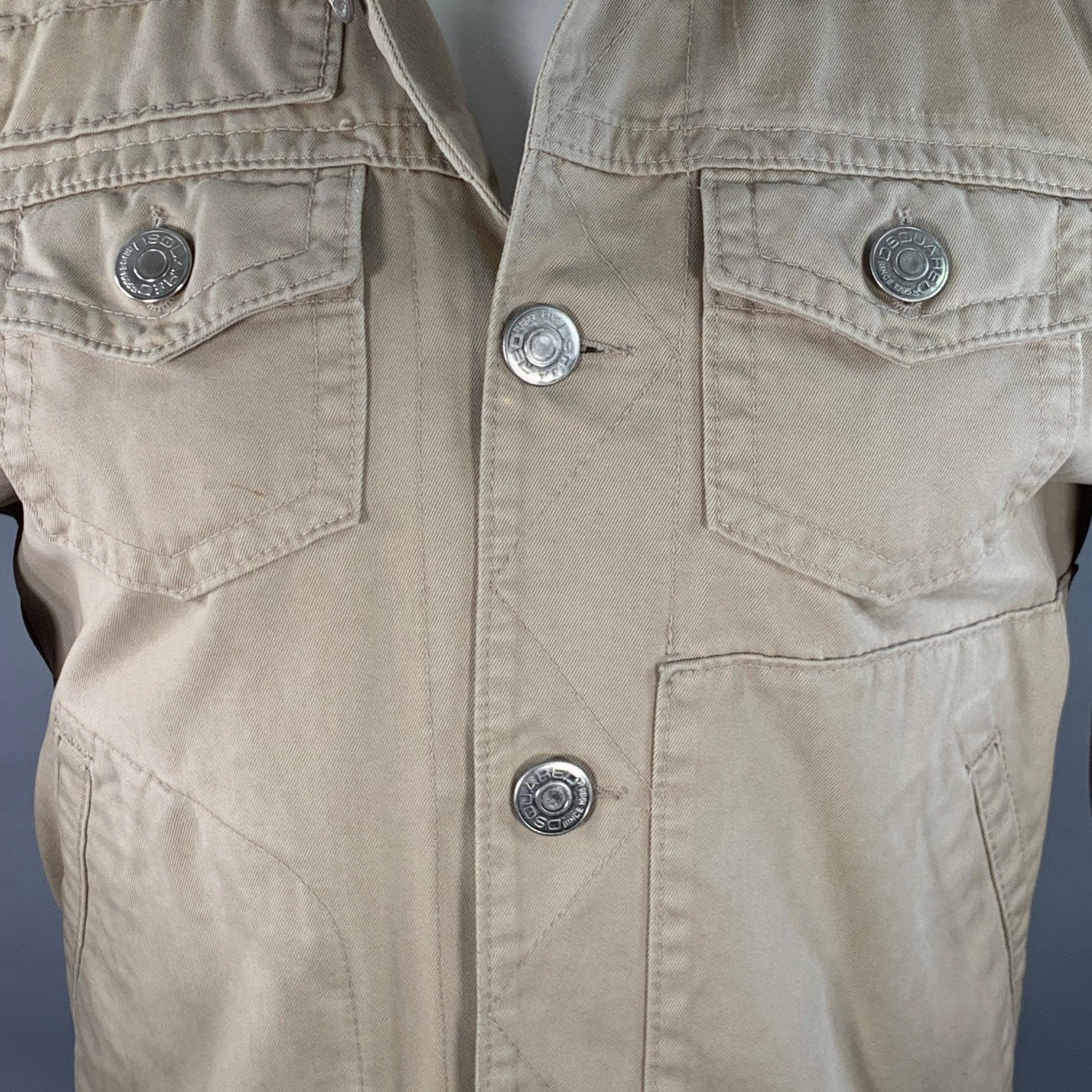 DSQUARED2 jacket
in a beige cotton twill featuring four pockets (two buttoned, two slip), distressed collar, and button closure. Note: this garment has been professionally altered. Please double check measurements. Made in Italy.Good Pre-Owned