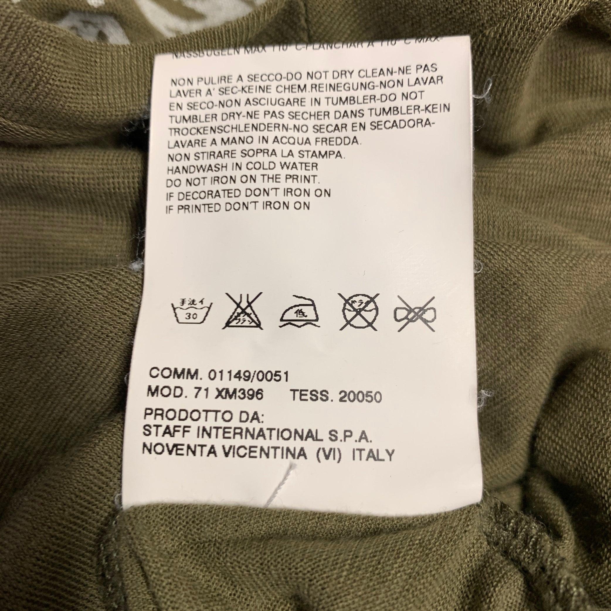 DSQUARED2 Taille S T-shirt col V en coton imprimé vert olive Hawaiian Chill en vente 3