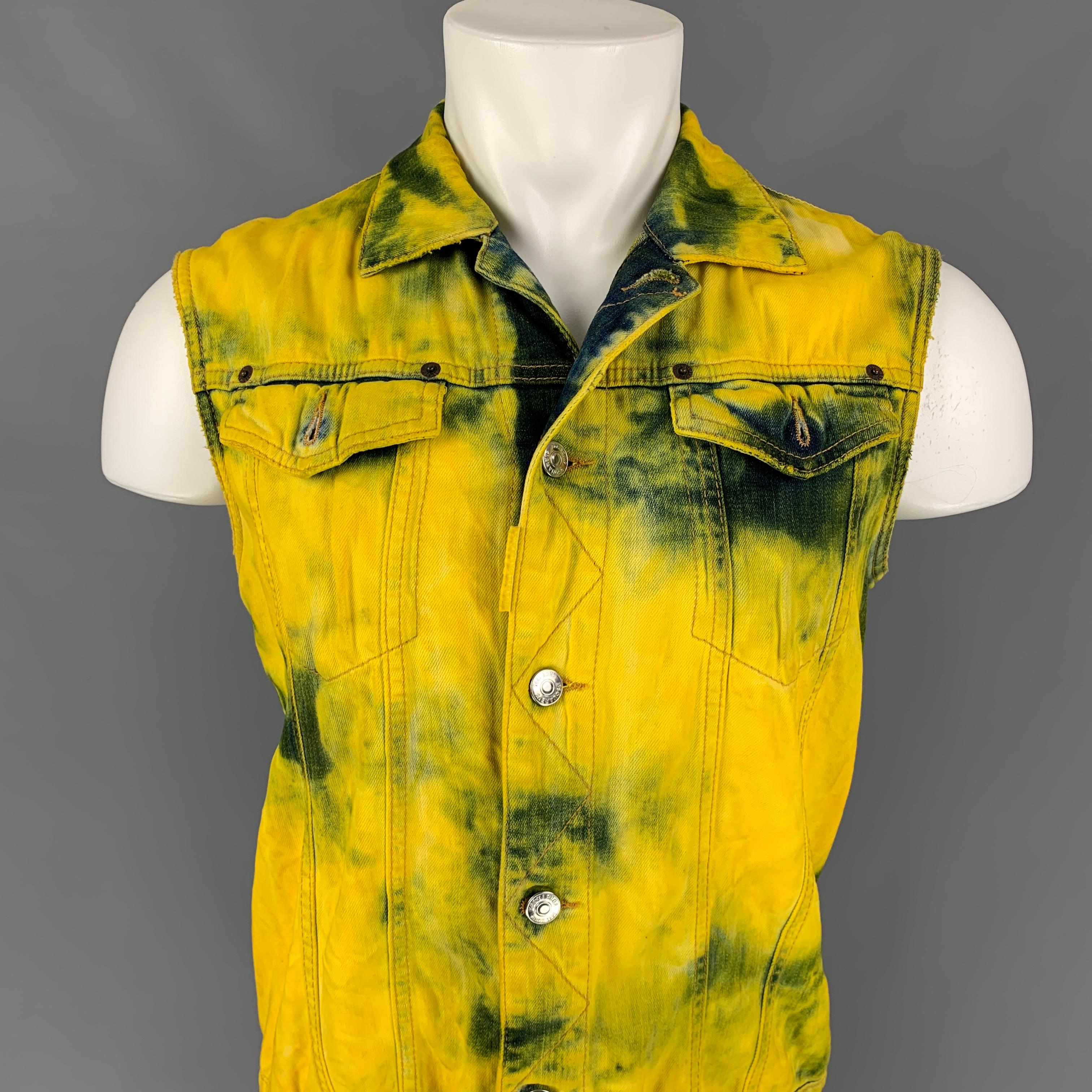 DSQUARED2 vest comes in a yellow bleached denim featuring a trucker style, contrast stitching, front pockets, and a buttoned closure. Made in Italy. 

Very Good Pre-Owned Condition.
Marked: 48

Measurements:

Shoulder: 16.5 in.
Chest: 40 in.
Length: