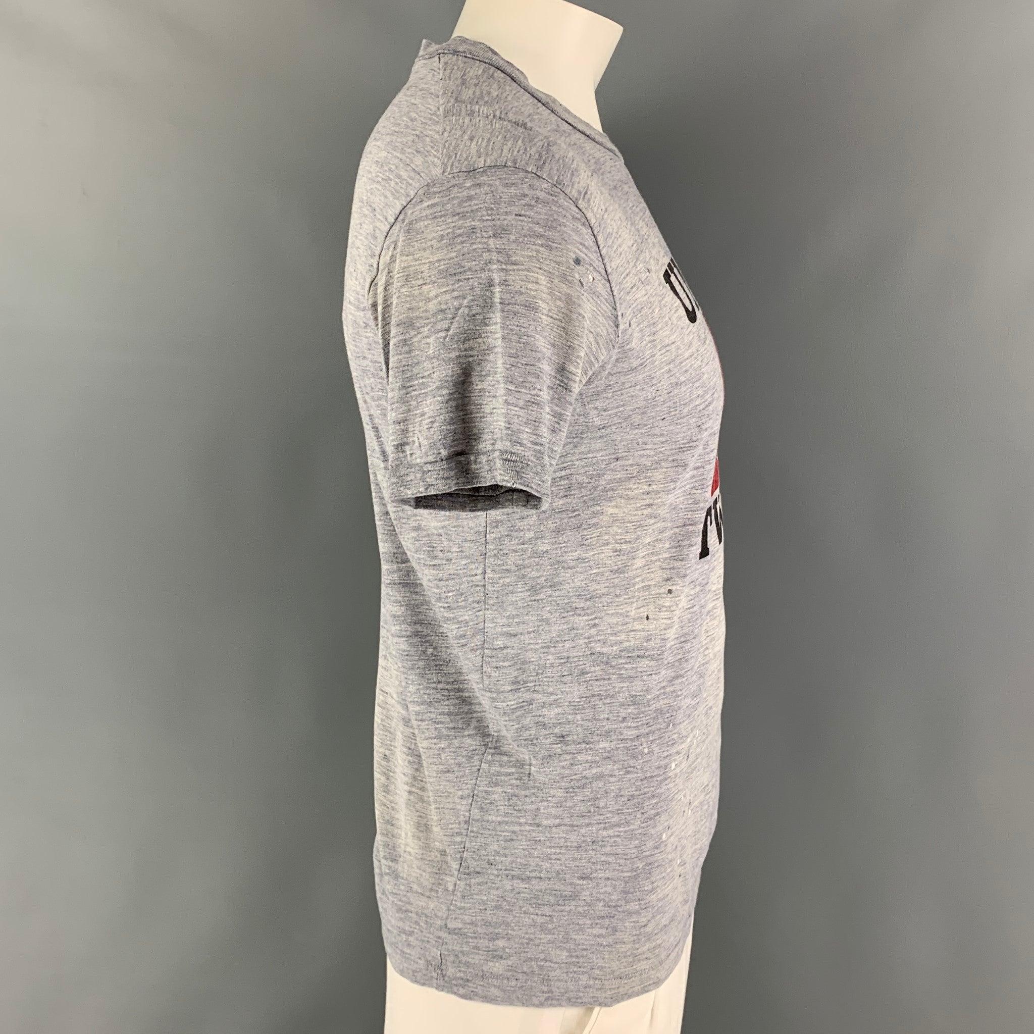 Ce t-shirt en coton gris de DSQUARED2 présente un design 