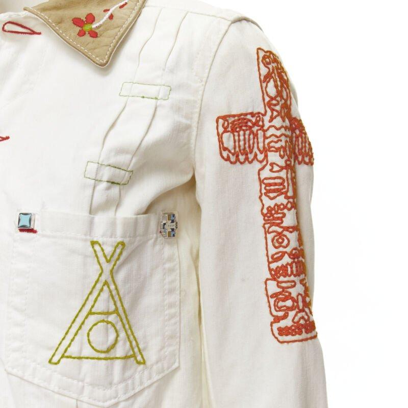 DSQUARED2 Vintage white tent embroidery leather collar denim jacket IT38 XS
Reference: ANWU/A01023
Brand: Dsquared2
Material: Denim
Color: White
Pattern: Solid
Closure: Button
Extra Details: Leather collar with embroidery and brand leather patch at