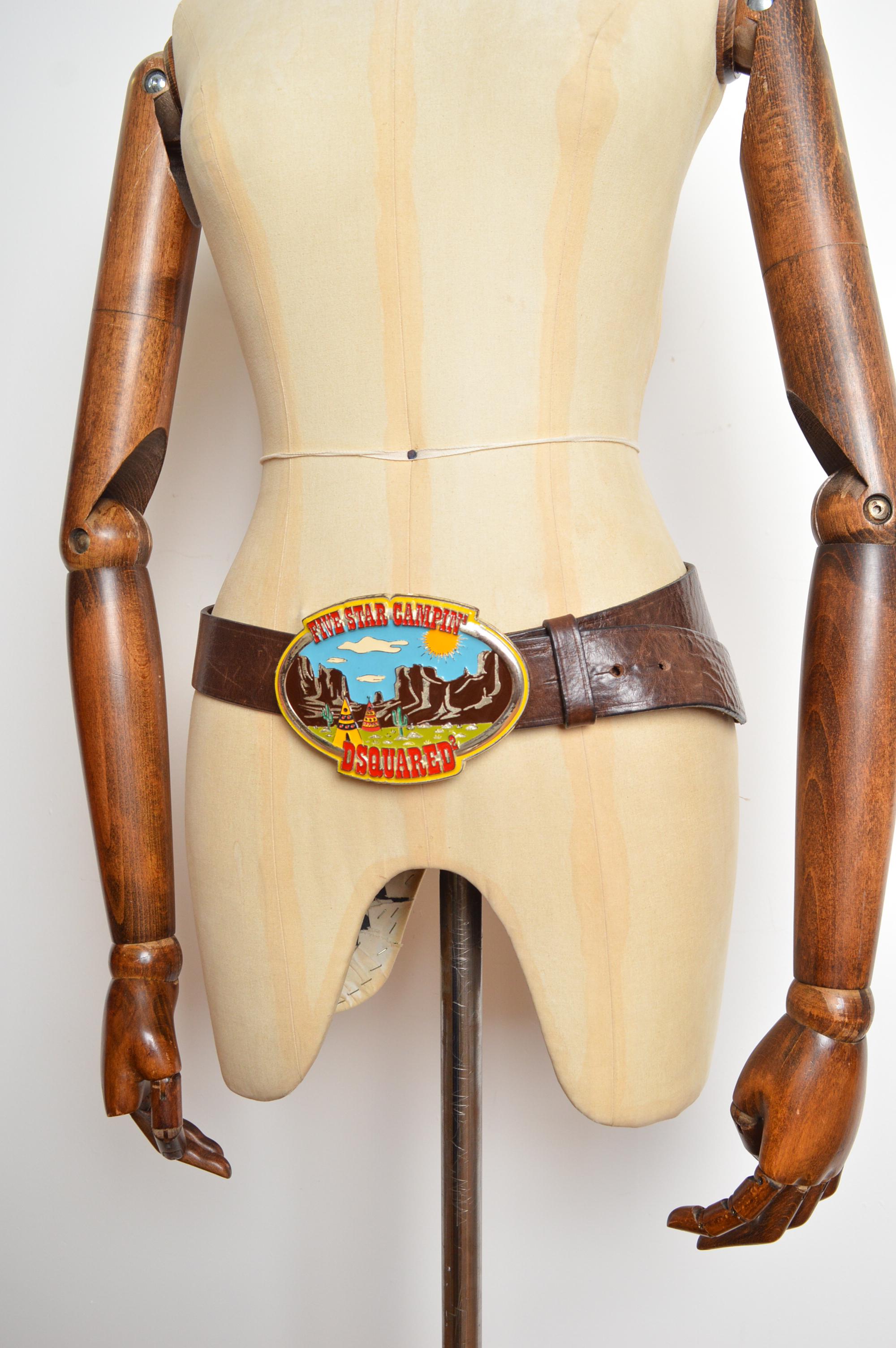 Dsquared2 Vintage Y2K Großer dekorativer Gürtel mit Trucker-Schnalle aus Leder und Emaille im Angebot 5