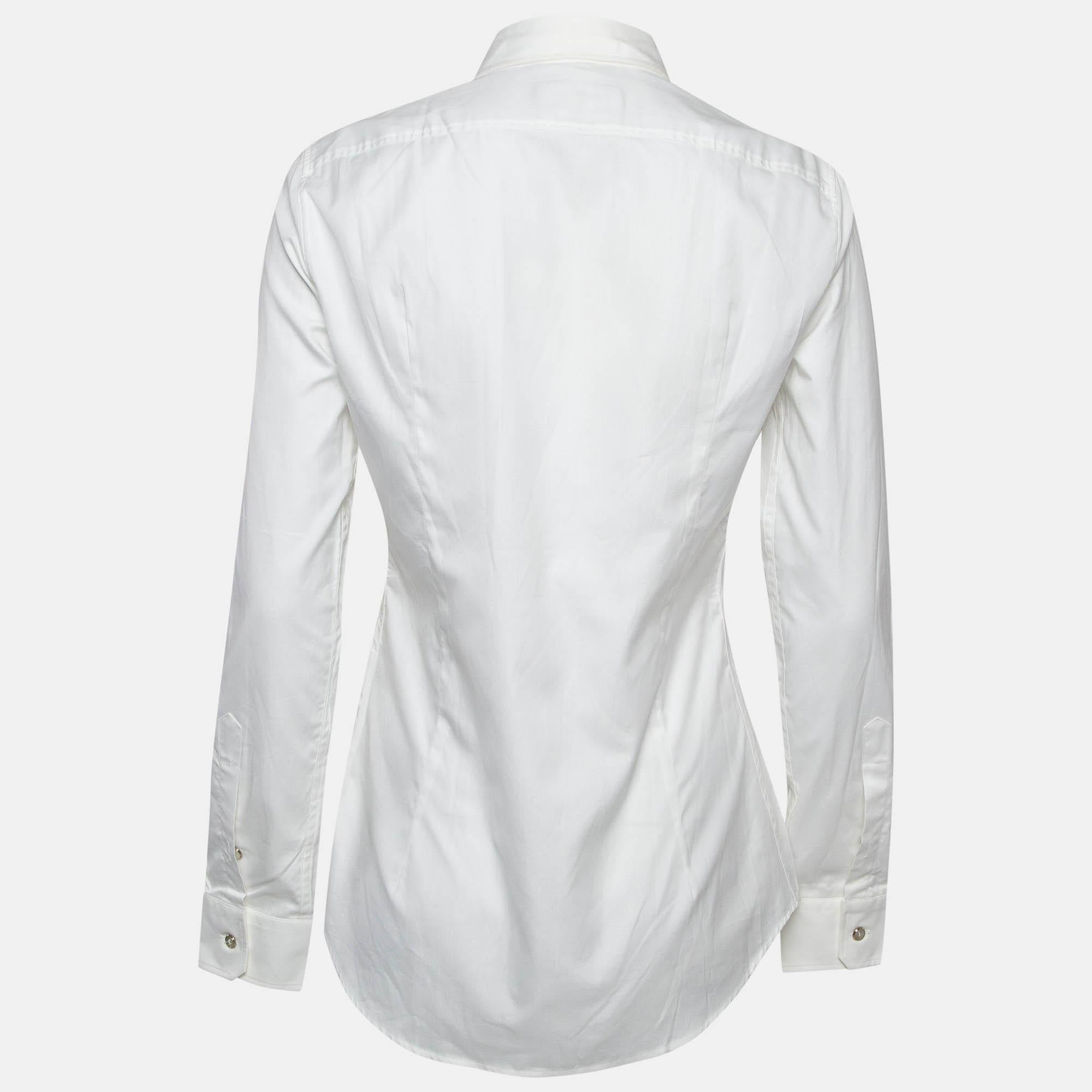 Shirts are an indispensable part of a wardrobe so this brand brings you a creation that is both versatile and stylish. It has been tailored from quality material in a versatile shade. The shirt is detailed with signature elements and a comfortable