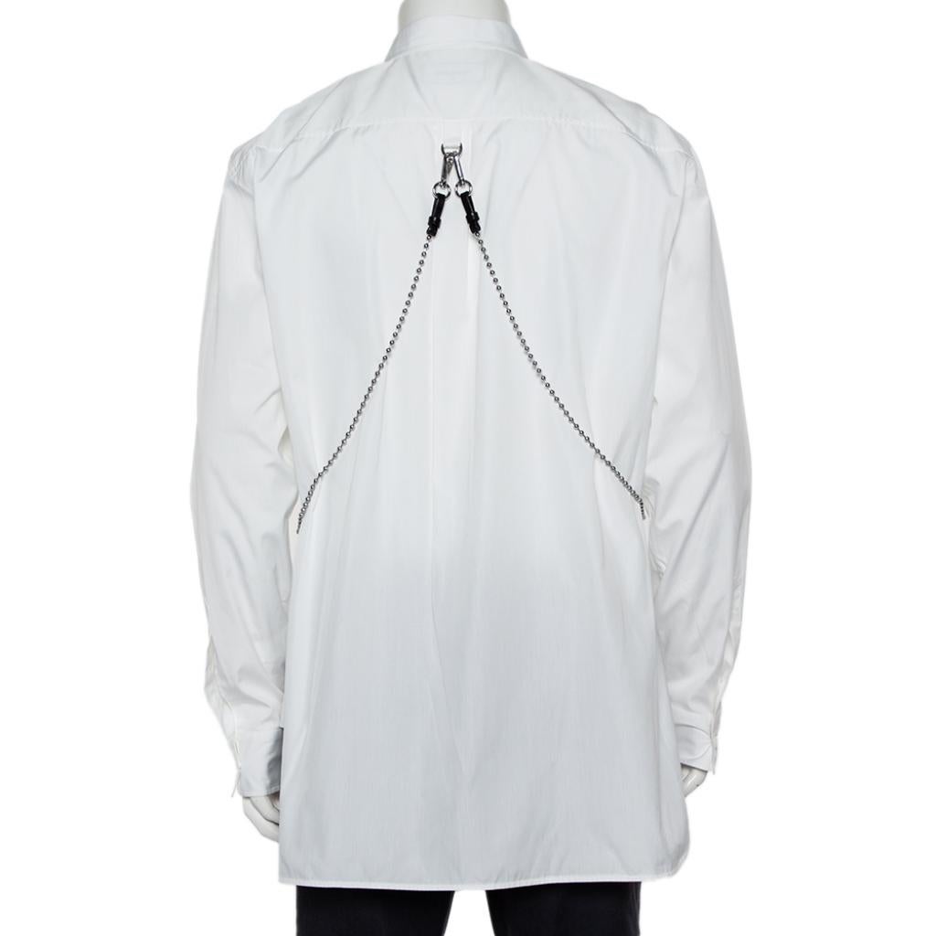 Known for its unique sense of style, Dsquared2 has designed a shirt that is so cool. Carrying a timeless white hue, this one features full-length sleeves, button front fastening on the front, and a chain detail. With a crisp classic collar, the