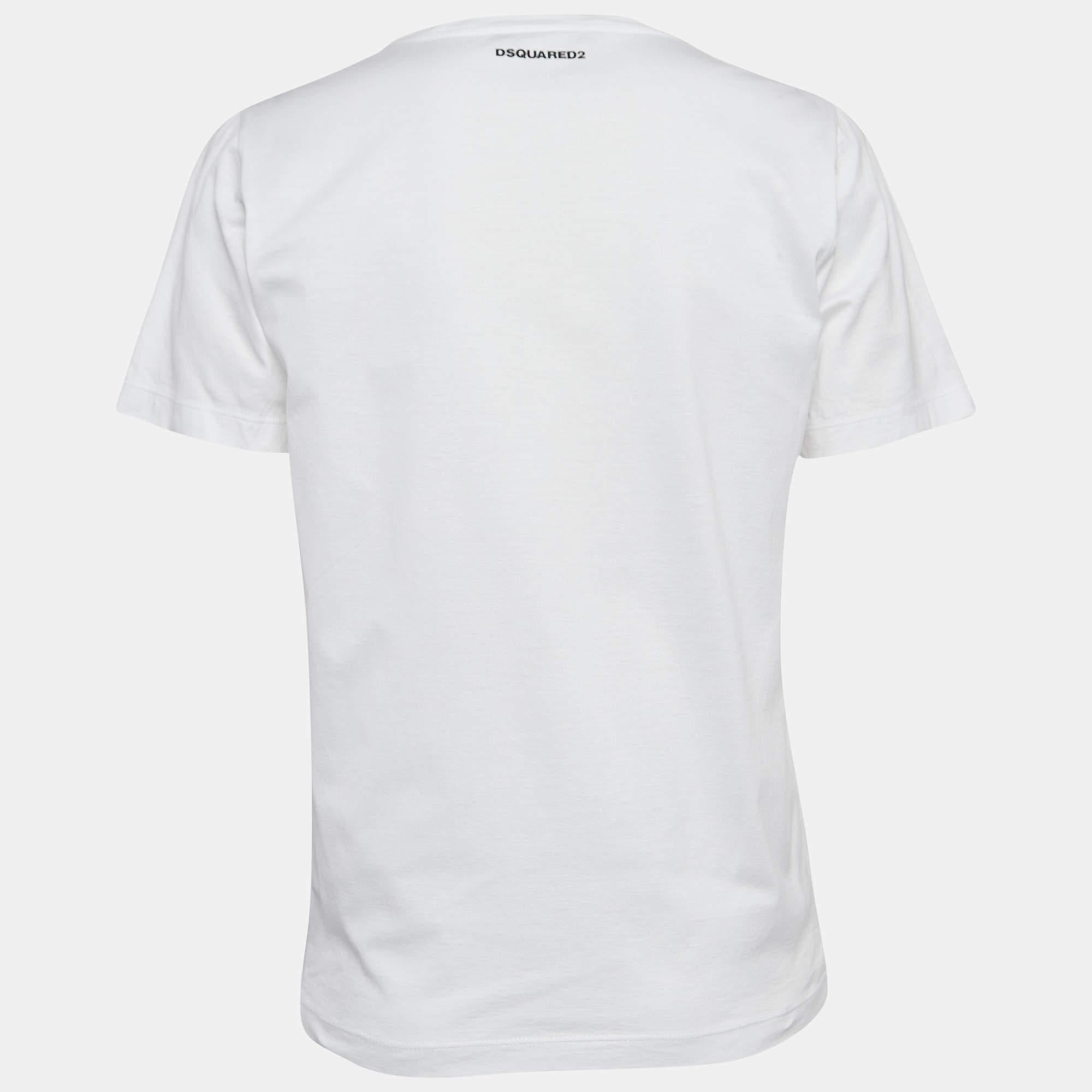 Choose all day comfort with this Dsquared2 T shirt. Tailored using cotton the white T shirt for women guarantees quality and simple style.
