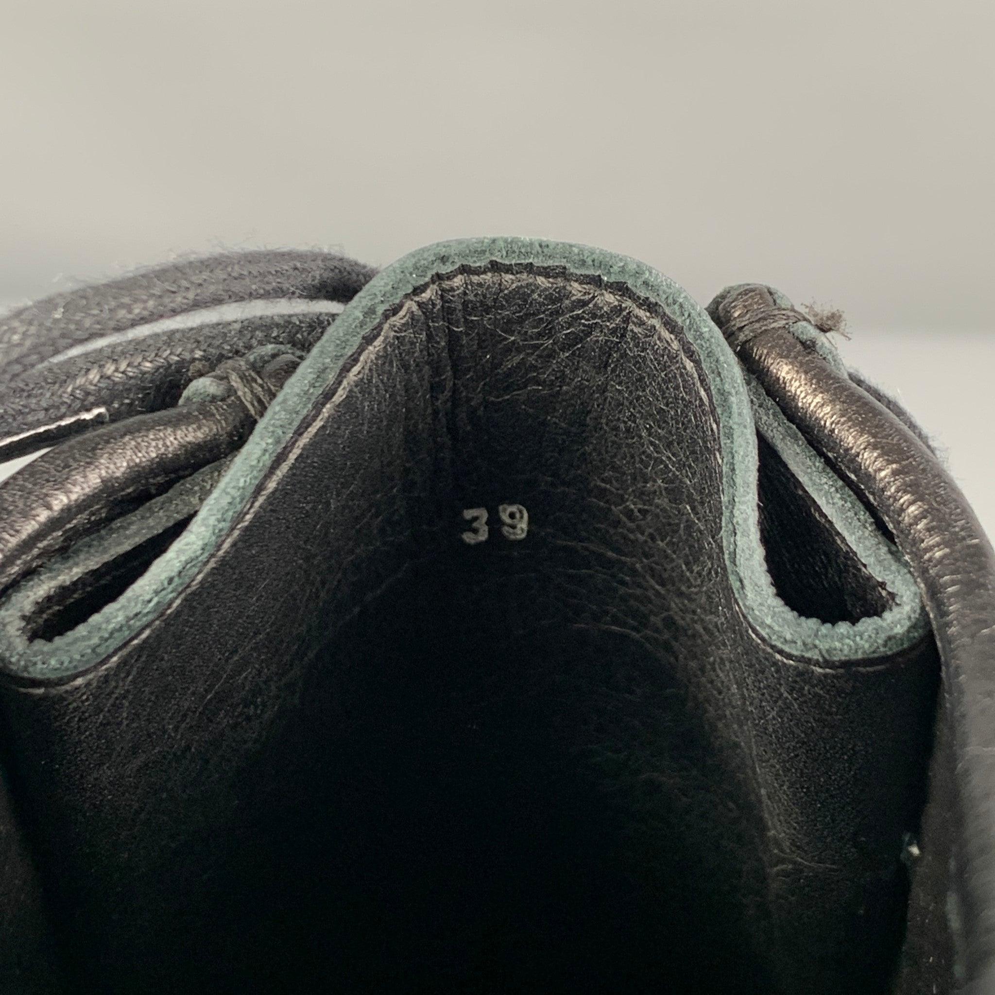 DSQUARED2 Worlds End Größe 9 Schwarze Leder Schuhe mit Nieten und Schnürung im Angebot 2