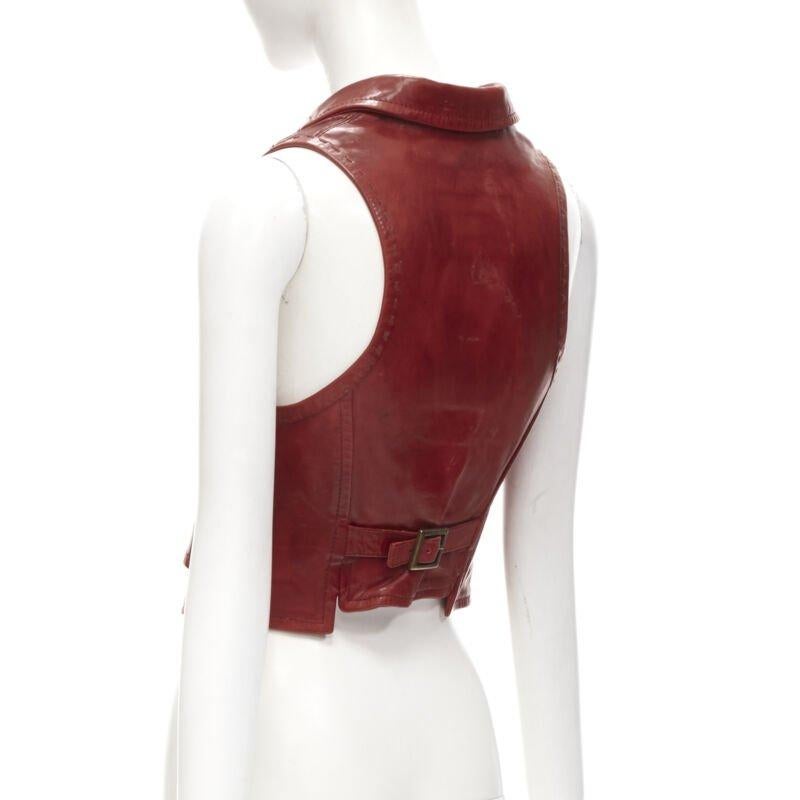 DSQUARED2 Y2K chaleco recortado de cuero rojo envejecido con corchetes S en venta 2