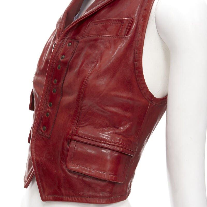 DSQUARED2 Y2K chaleco recortado de cuero rojo envejecido con corchetes S en venta 4