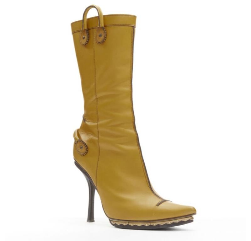 DSQUARED2 yellow leather loop handle gold metal trim platform tall boot EU36.5
Reference: ANWU/A01043
Brand: Dsquared2
Model: Yellow
Material: Leather
Color: Yellow
Pattern: Solid
Closure: Zip
Lining:  Leather
Extra Details: Metal trim platform