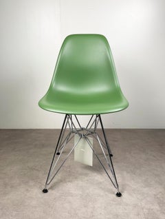 Sedie DSR di Charles e Ray Eames per Vitra