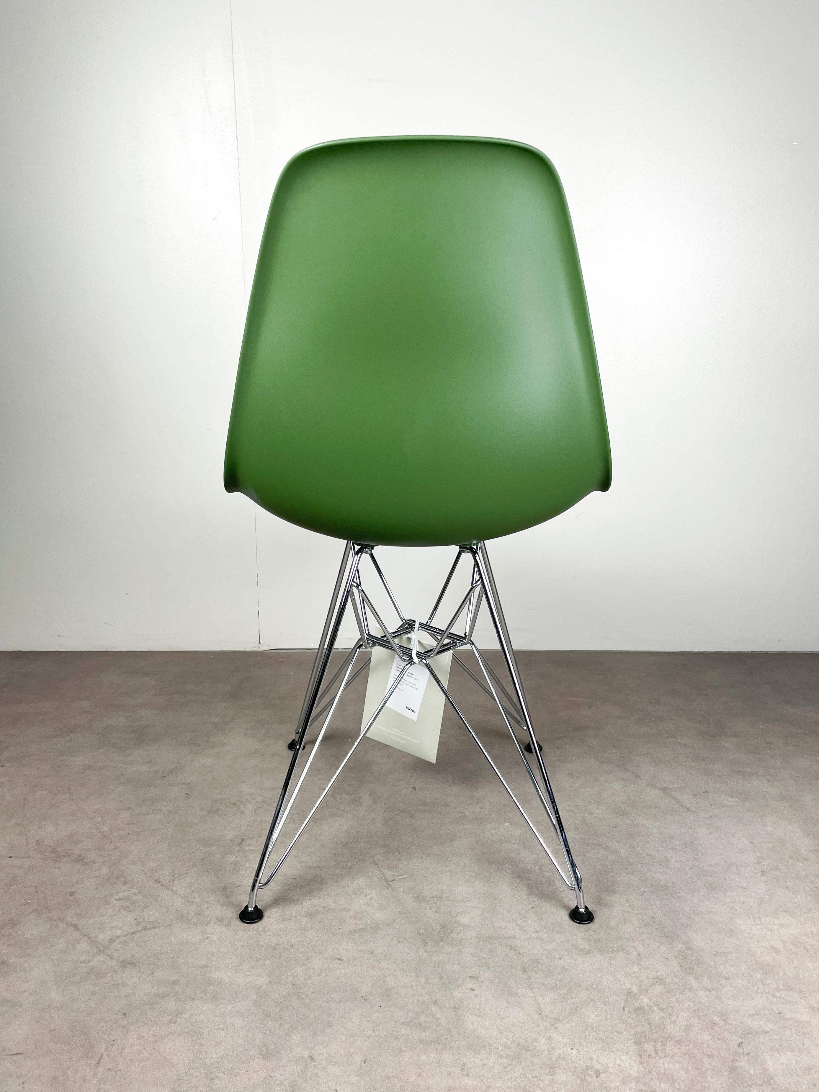 DSR Chairs by Charles and Ray Eames for Vitra In Excellent Condition In Budapest, HU