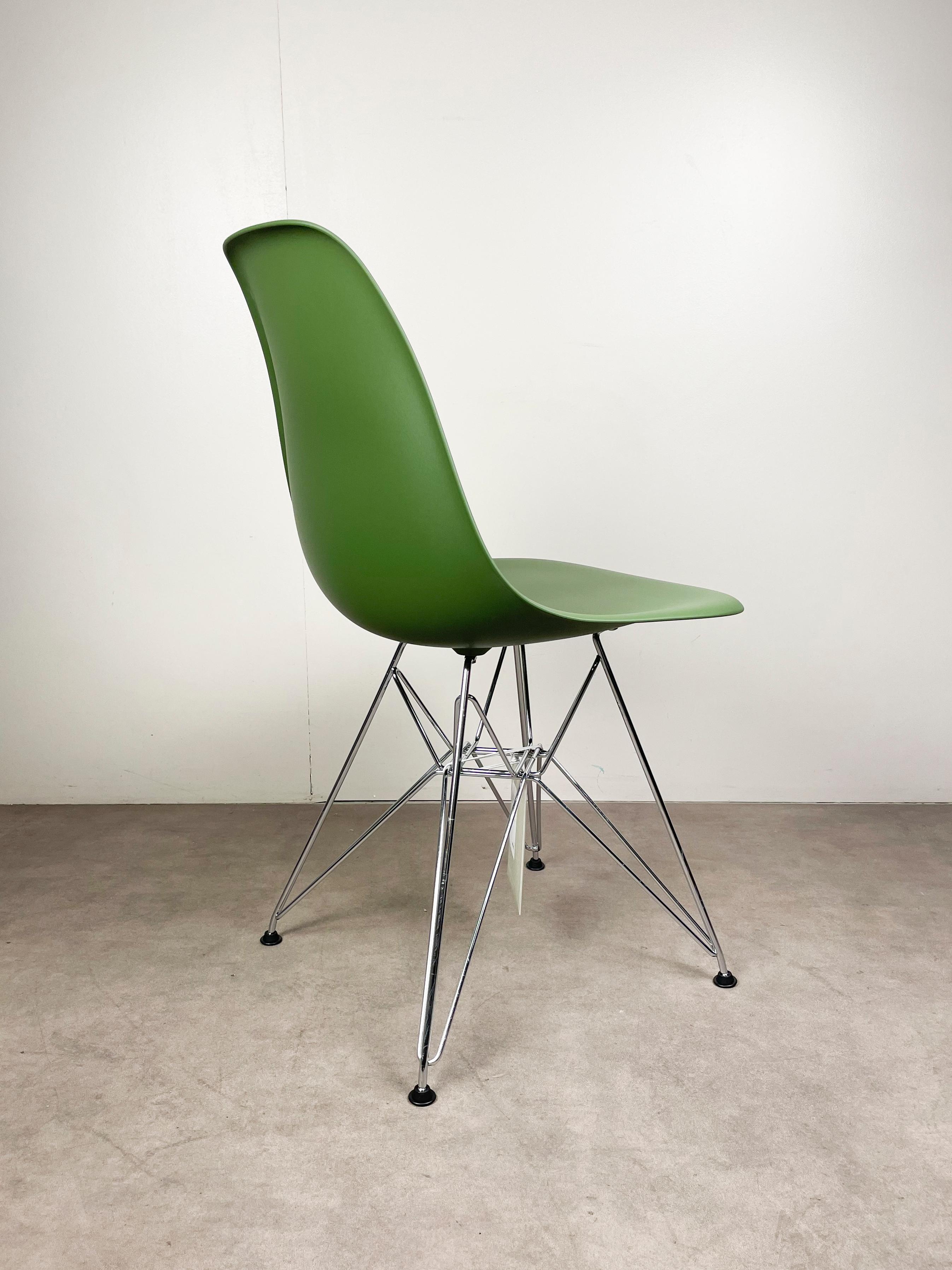 DSR Chairs by Charles and Ray Eames for Vitra 1