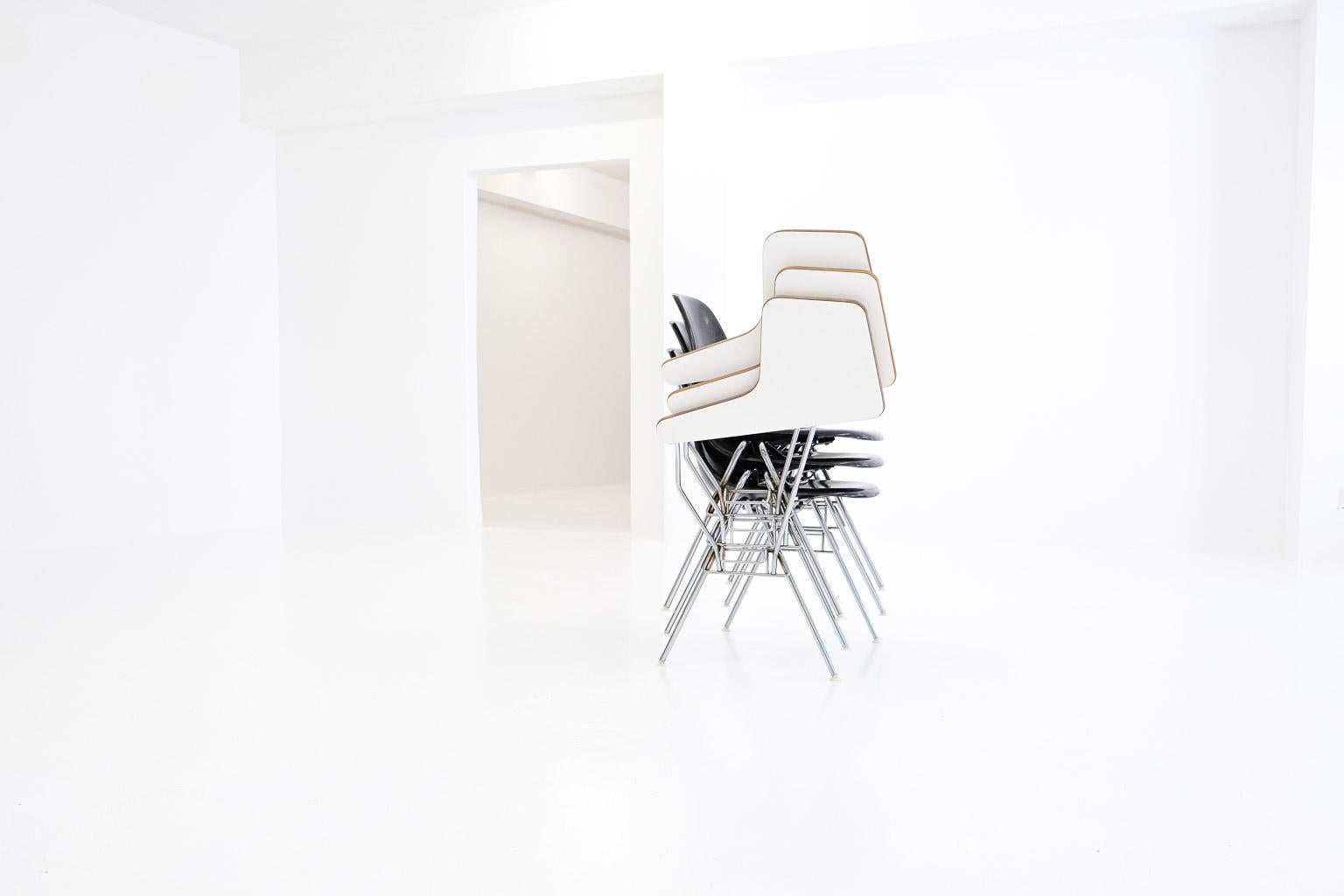 DSS-TA Esszimmerstuhl mit Stapelbarem Sockel von Ray & Charles Eames im Angebot 7