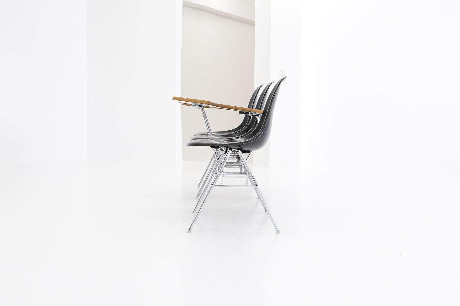 DSS-TA Esszimmerstuhl mit Stapelbarem Sockel von Ray & Charles Eames im Angebot 10