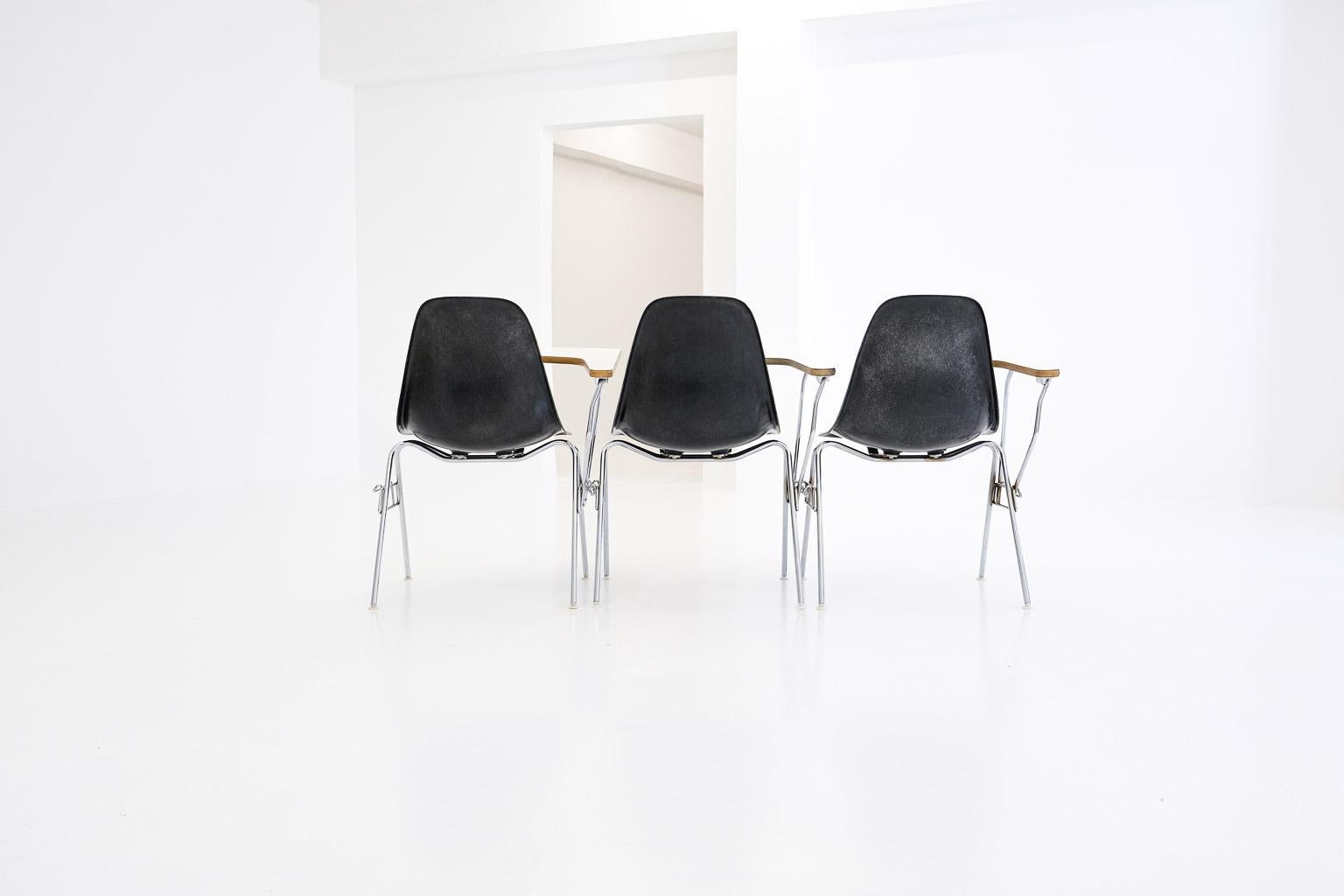 DSS-TA Esszimmerstuhl mit Stapelbarem Sockel von Ray & Charles Eames im Angebot 2