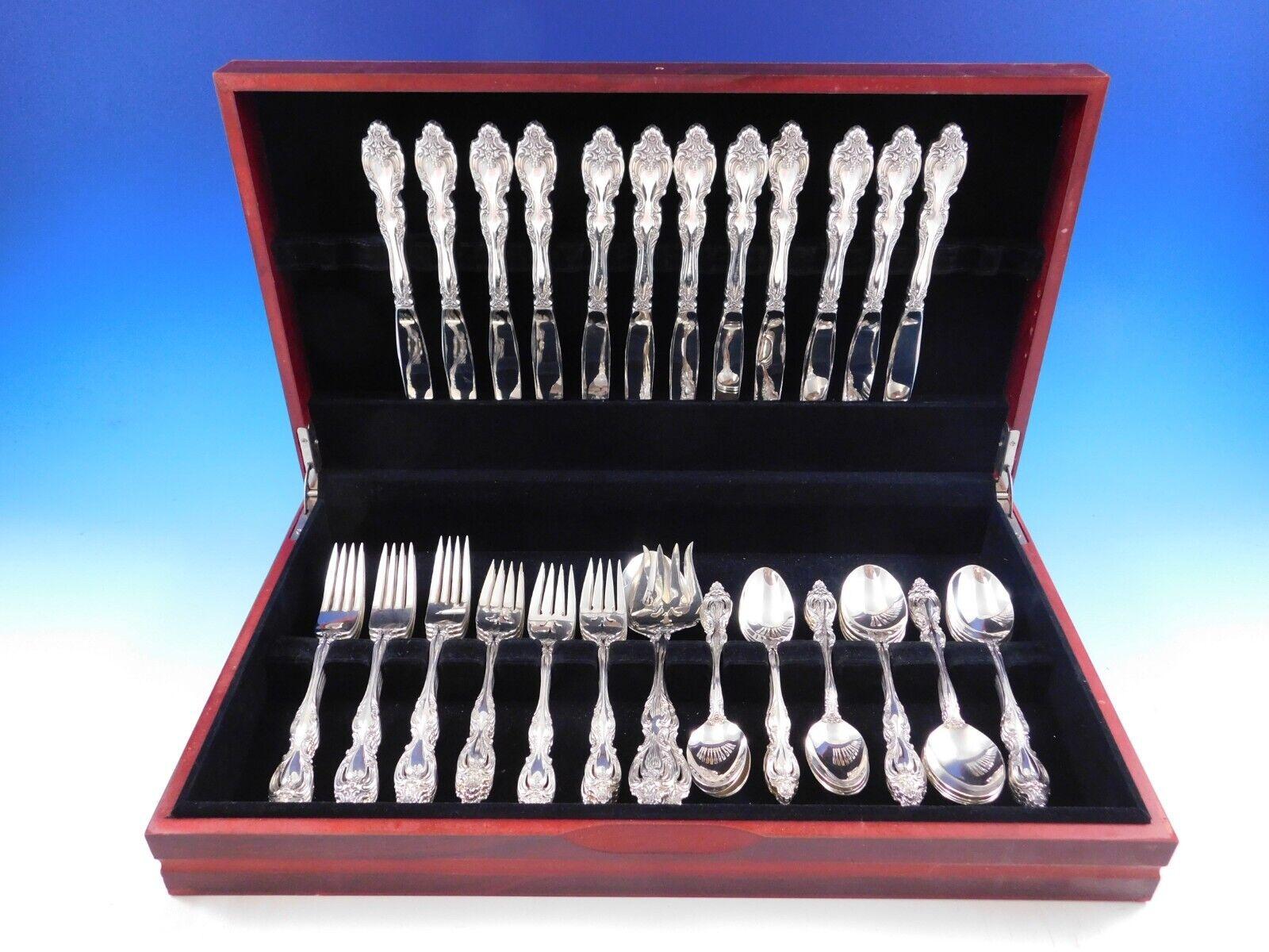 Du Maurier by Oneida Sterling Silver flatware set - 62 pieces. This set includes:

12 Knives, 9 1/8