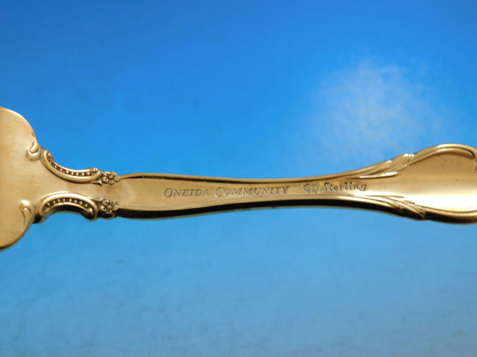 20ième siècle Service de couverts en argent sterling pour 12 personnes, 48 pièces, Du Maurier Gold par Oneida en vente