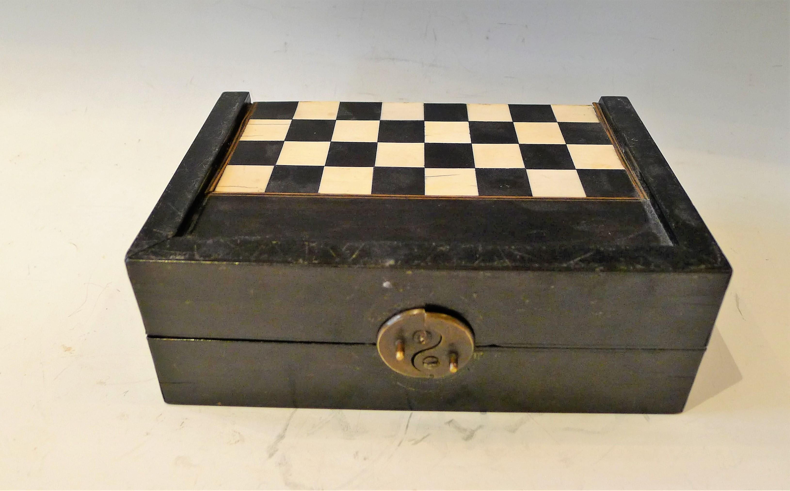 Dual Backgamon and Chess Travel Set, 19th Century For Sale 1