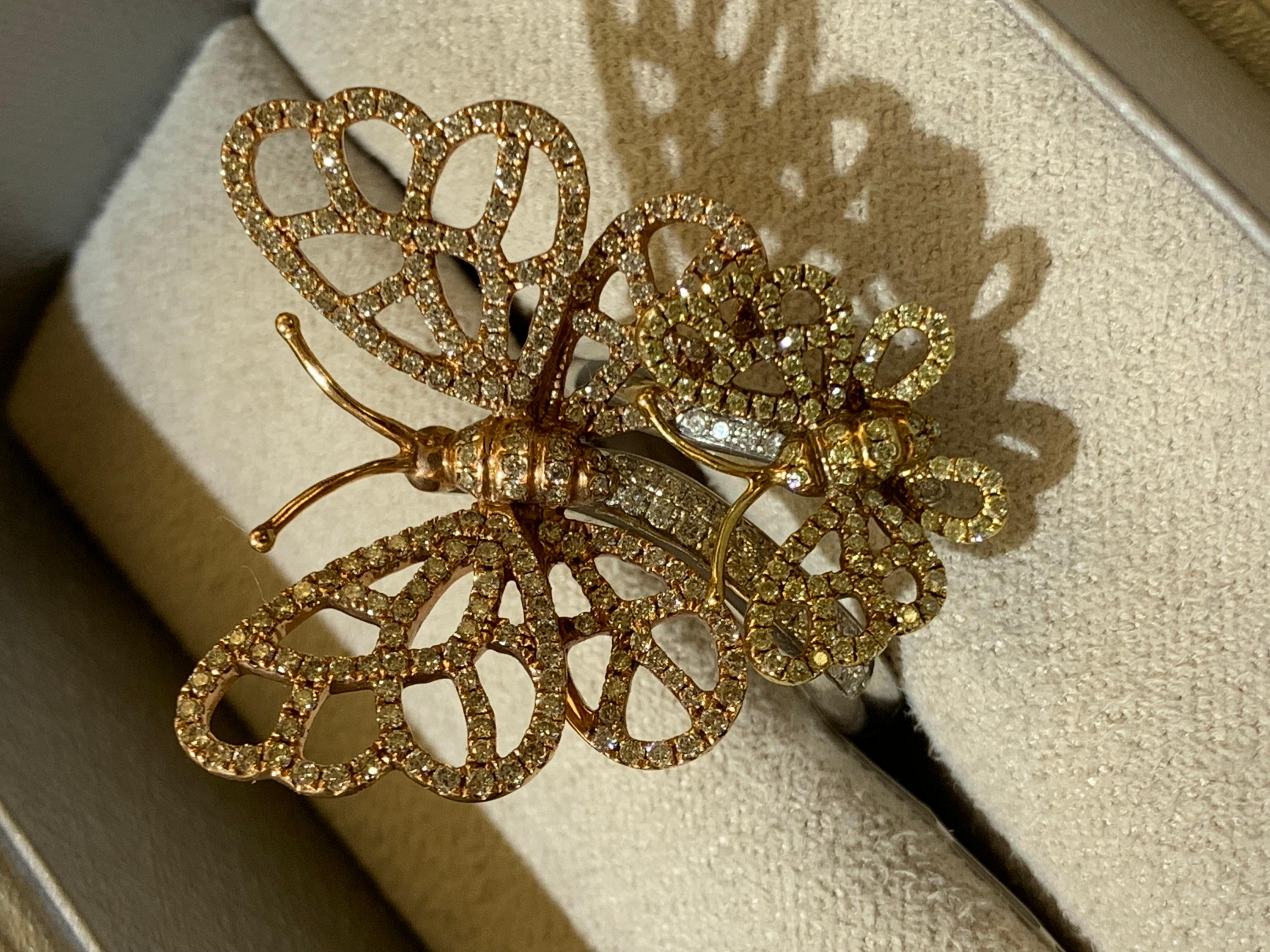 Dual Butterfly Ring with Diamonds in 18 Karat Gold In New Condition In New York, NY