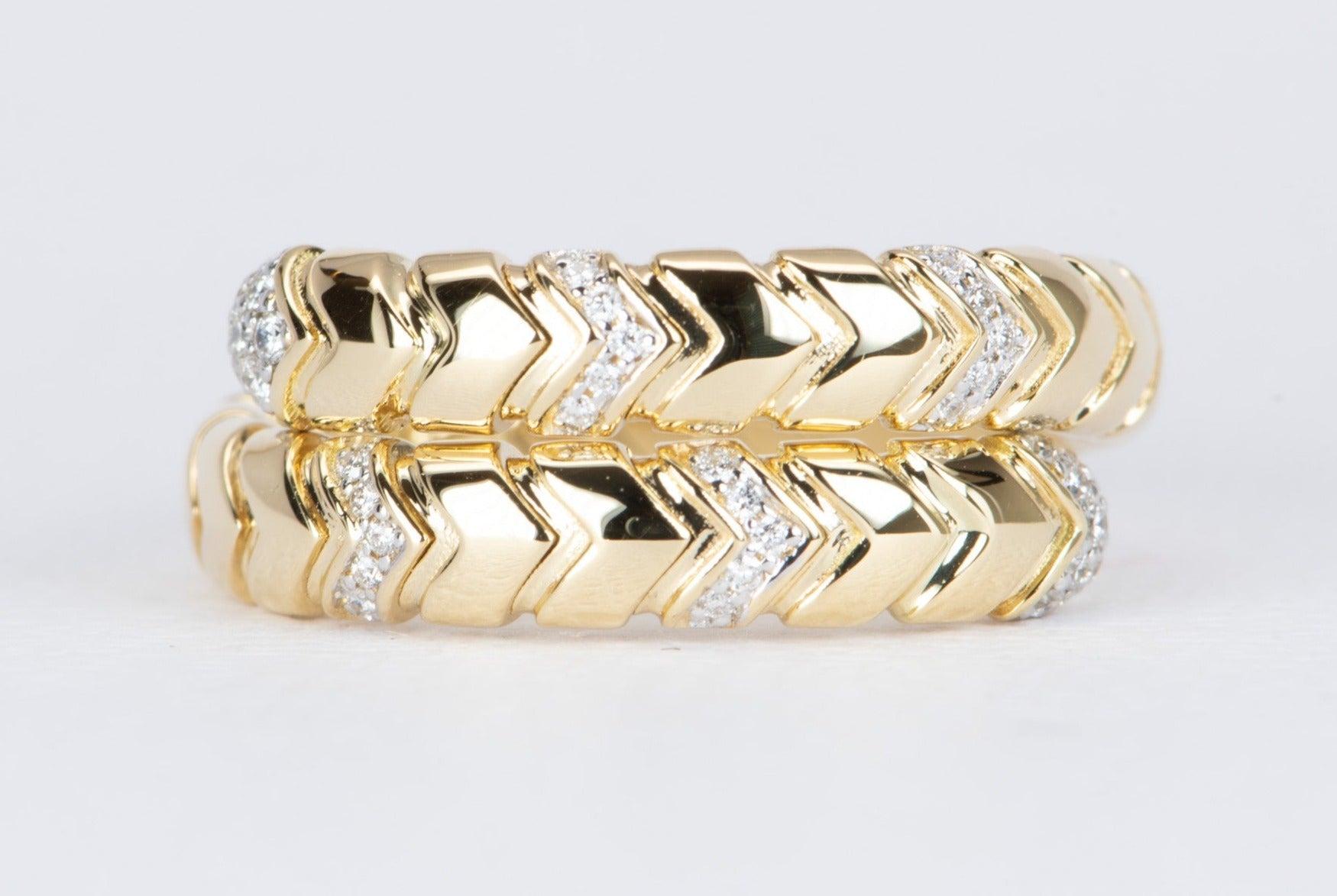 ♥ Dual Color 18K Gold Tubogas Stretch Bypass Ring with Diamonds

♥ Size 7 in stock, stretchable to size 8
♥ Other sizes are available as made-to-order items. Contact us for details.

♥ Ring width: 4mm (8mm wide where the bands overlap)
♥ Ring