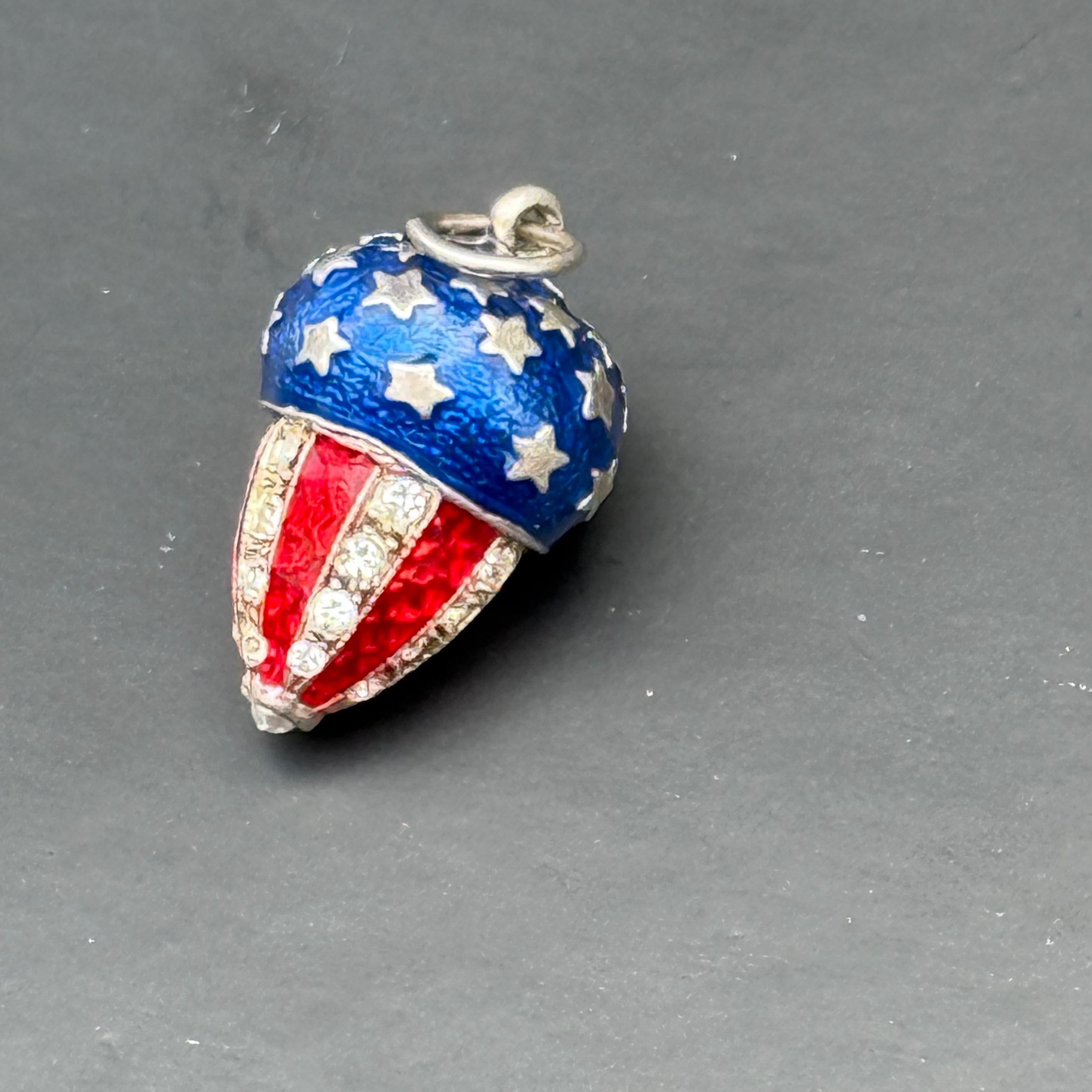 da uomo o donna Ciondolo a forma di uovo con smalto a doppio colore in argento in vendita
