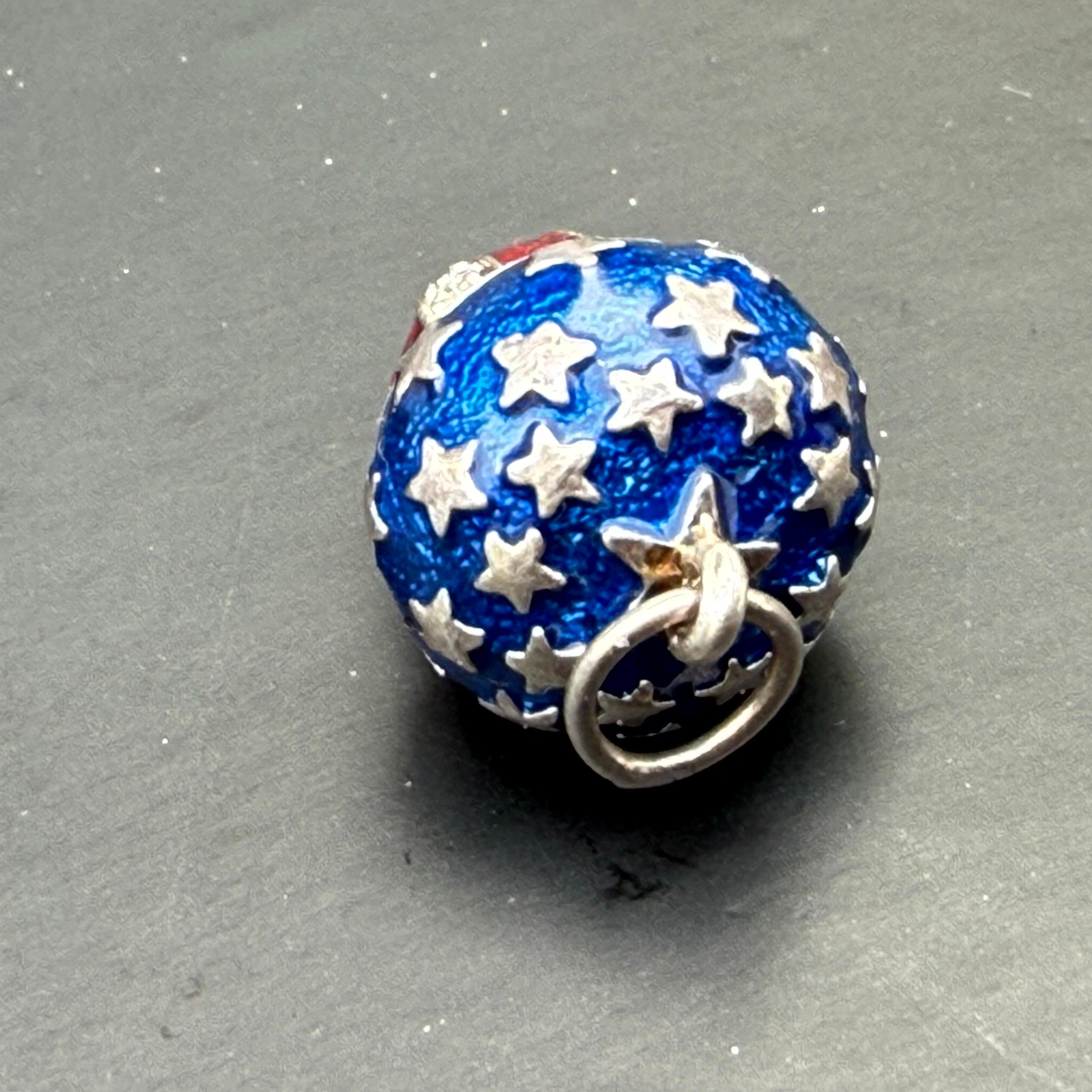 Ciondolo a forma di uovo con smalto a doppio colore in argento in vendita 5