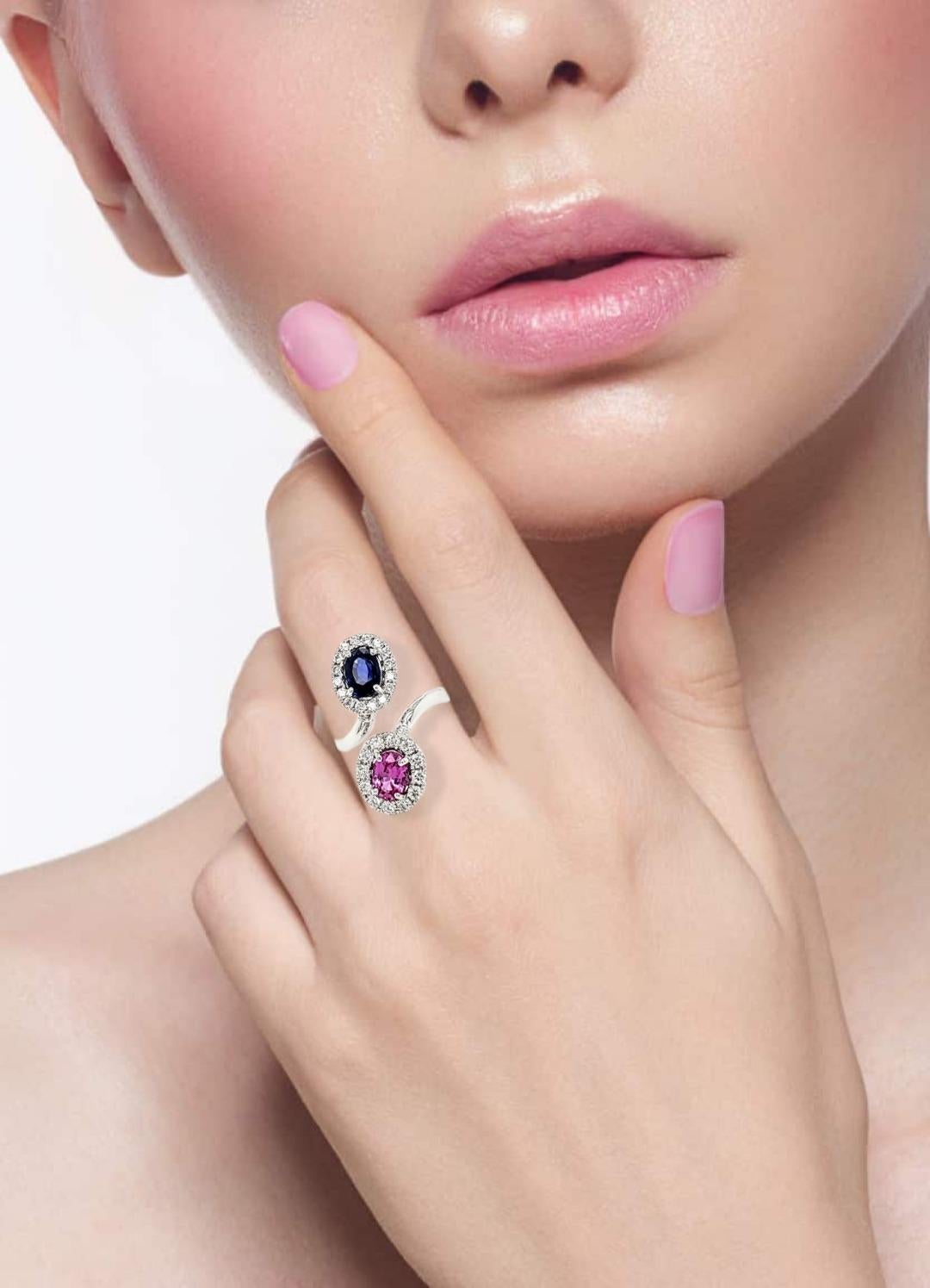 Women's Dual Coloured Ring of Blue and Pink Sapphire Intertwined Together For Sale