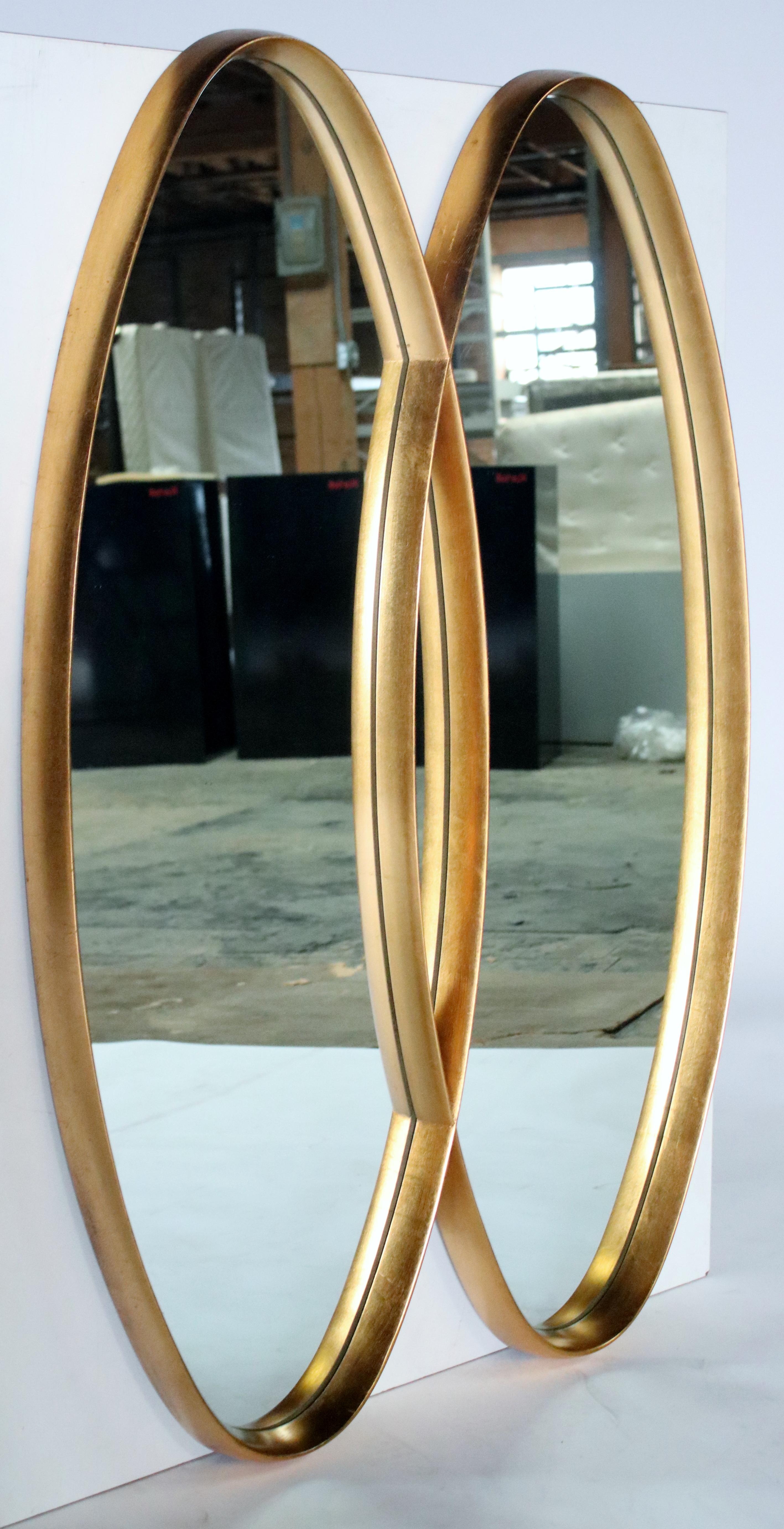 Doppelter ineinandergreifender goldener Holzrahmen-Spiegel (Hollywood Regency) im Angebot