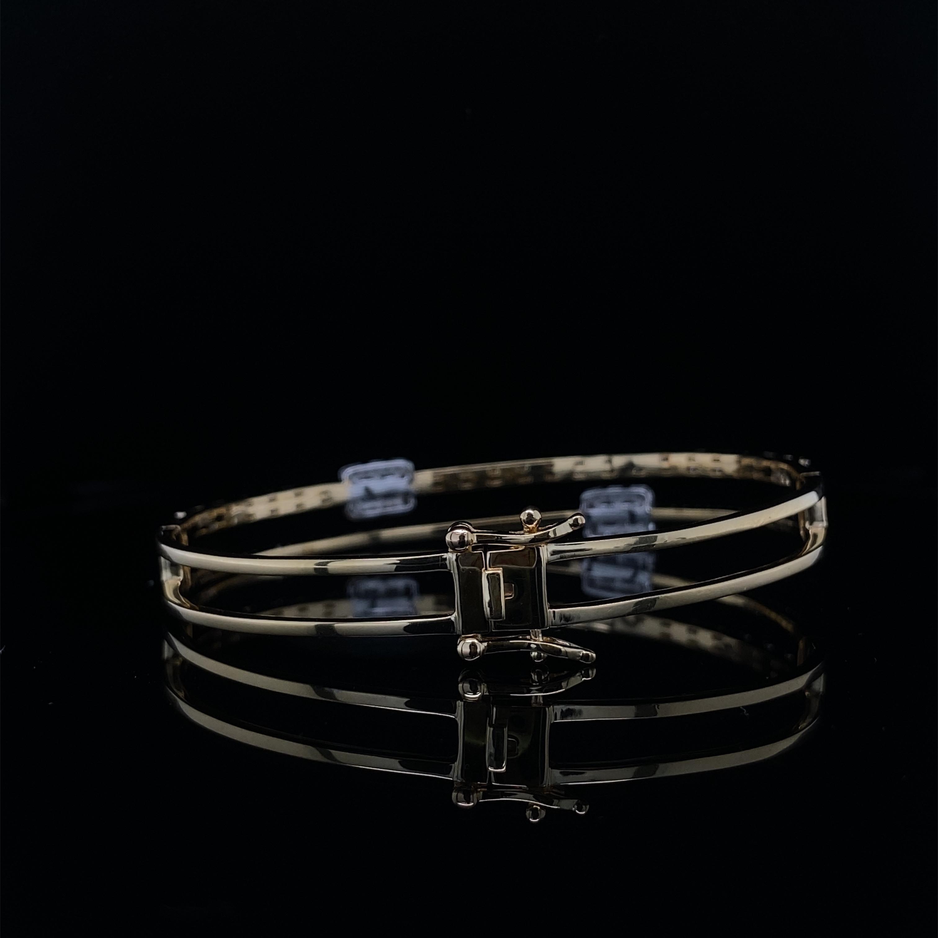 Dual Line Baguette & Round Diamond Bracelet set in 18k Solid Gold For Sale 1