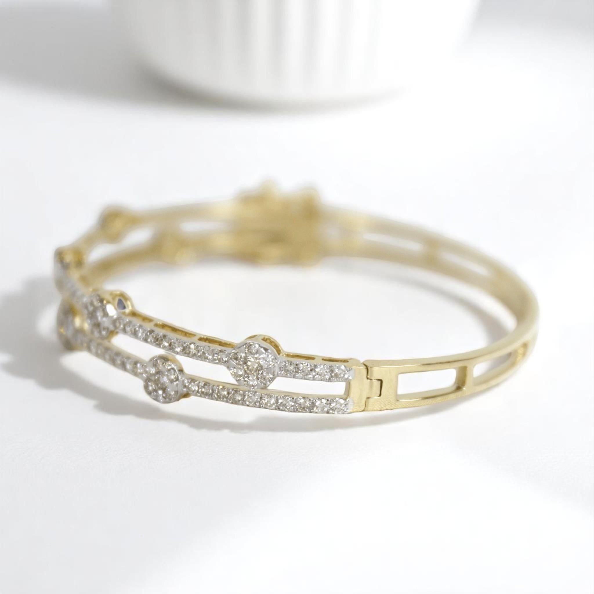 Taille ronde Bracelet manchette à deux lignes de diamants en or massif 14k (certifié) en vente