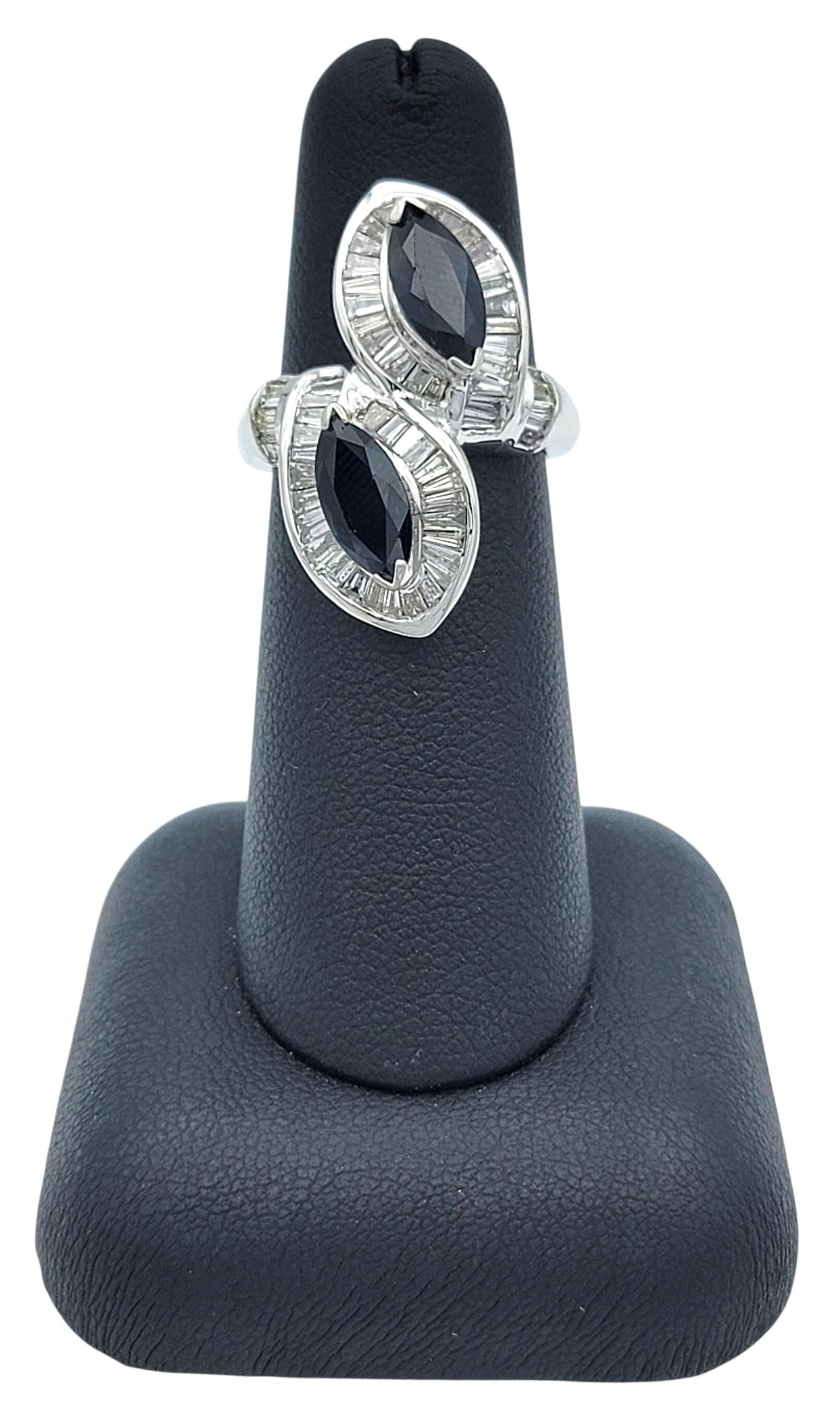 Bypass-Ring mit zwei Saphiren im Marquise-Schliff und Baguette-Diamanten 18 Karat Weißgold im Angebot 4