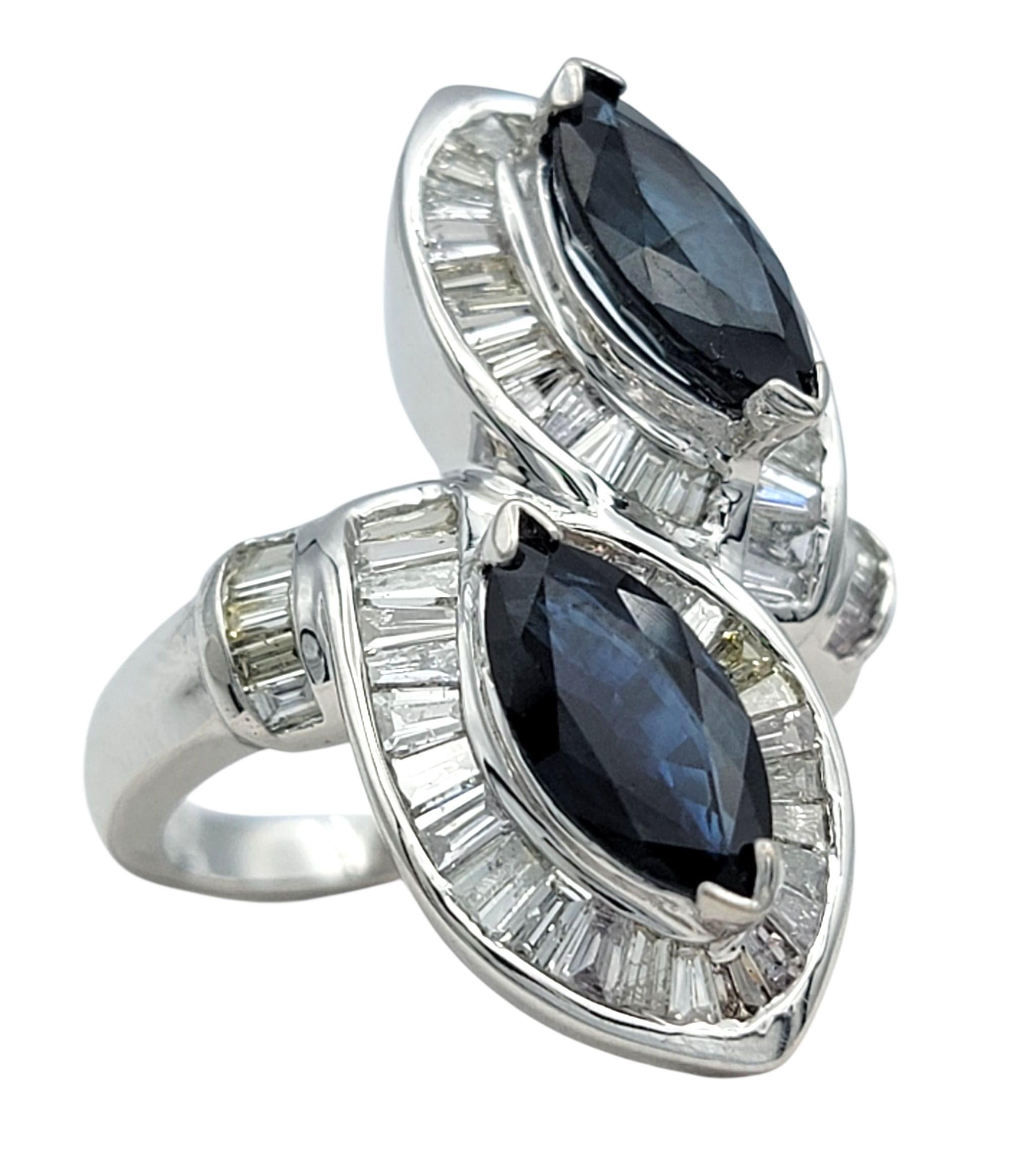 Bypass-Ring mit zwei Saphiren im Marquise-Schliff und Baguette-Diamanten 18 Karat Weißgold (Zeitgenössisch) im Angebot