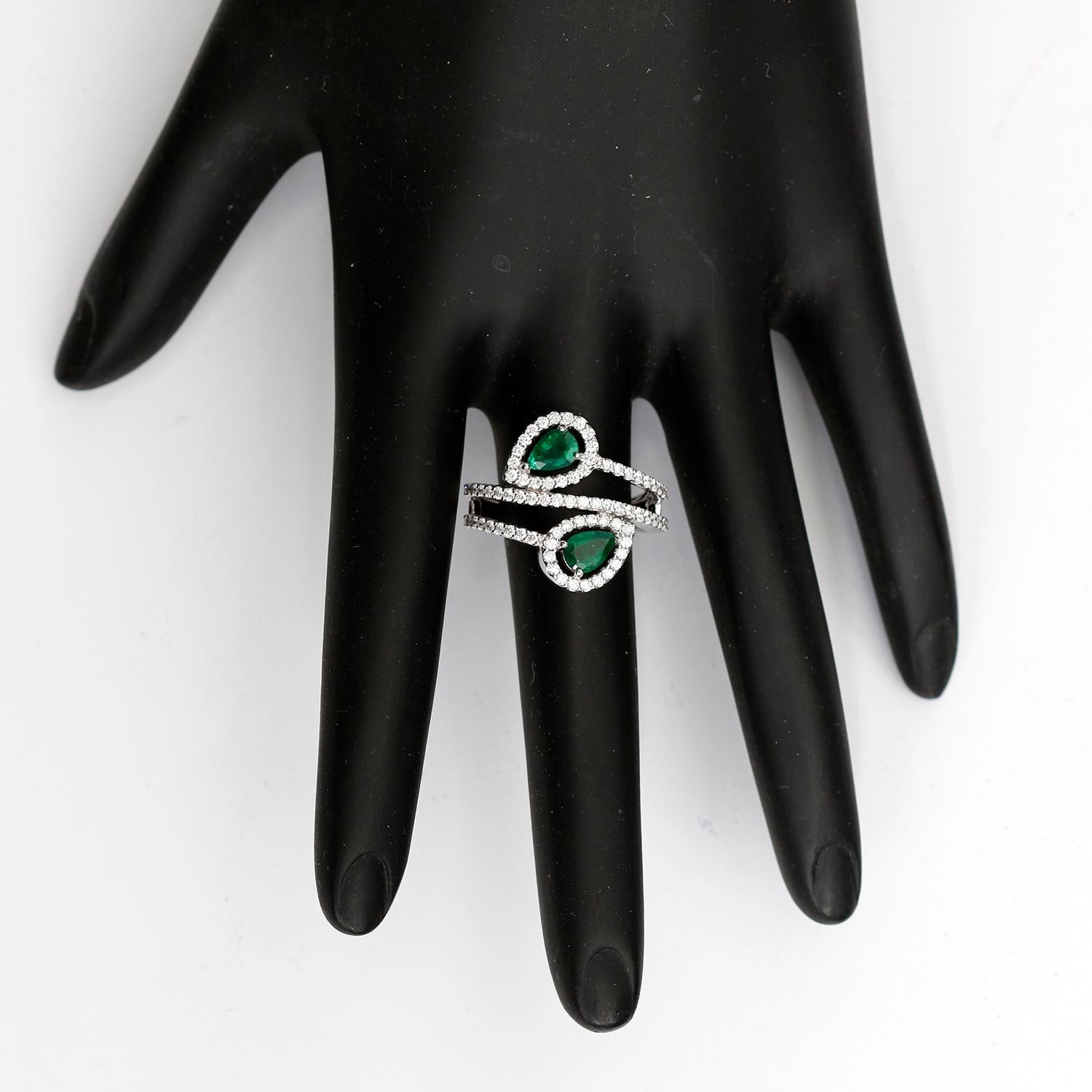 Dual Pear Emerald 14 Karat White Gold Ring In New Condition For Sale In Dallas, TX