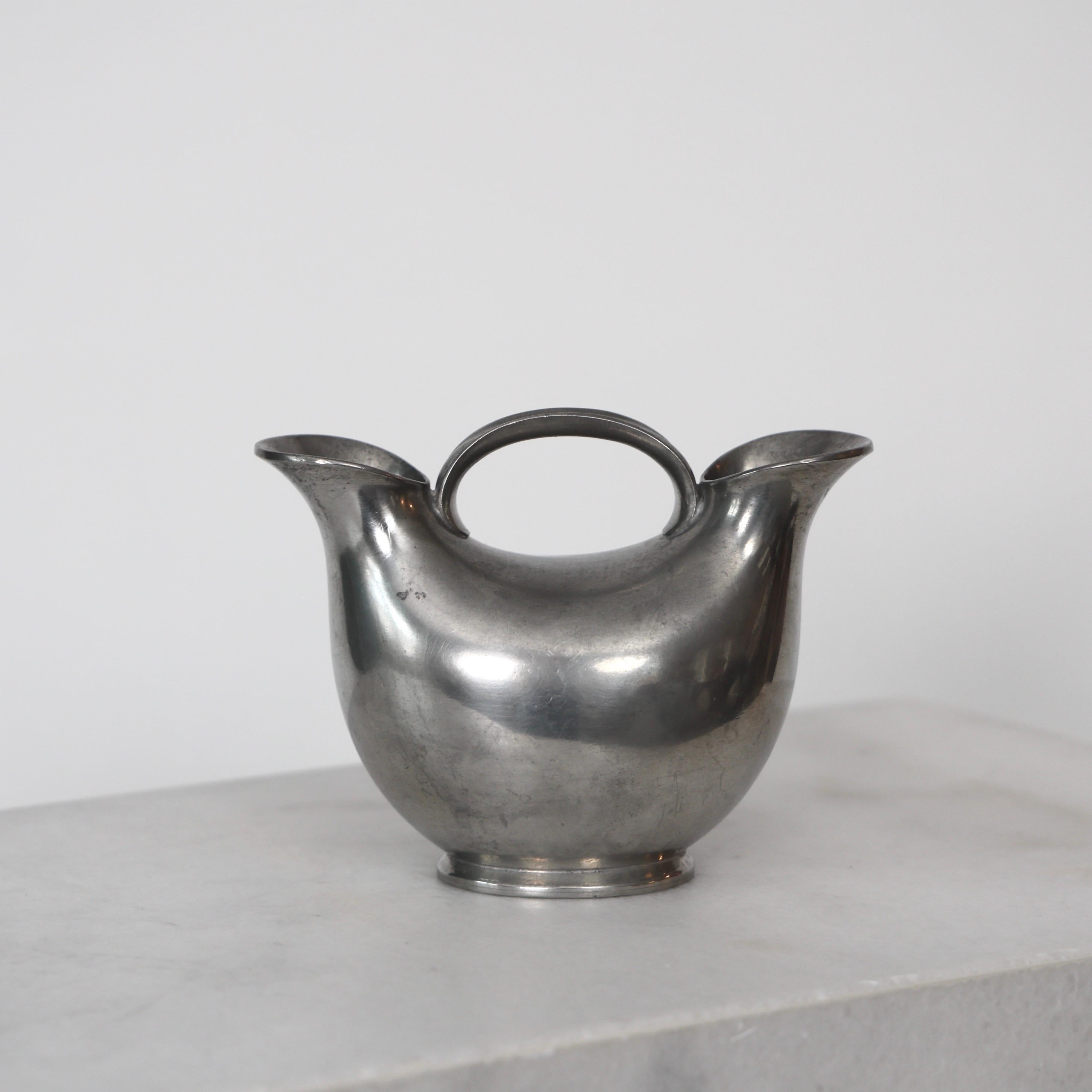Art Deco Dual-Pipe Pewter Vase designed by Just Andersen in the 1920s. An exquisite piece in good vintage condition. 

* Pewter vase with dual mouth-piece
* Designer: Just Andersen
* Model: 1185 
* Year: 1926-1929
* Condition: Good vintage