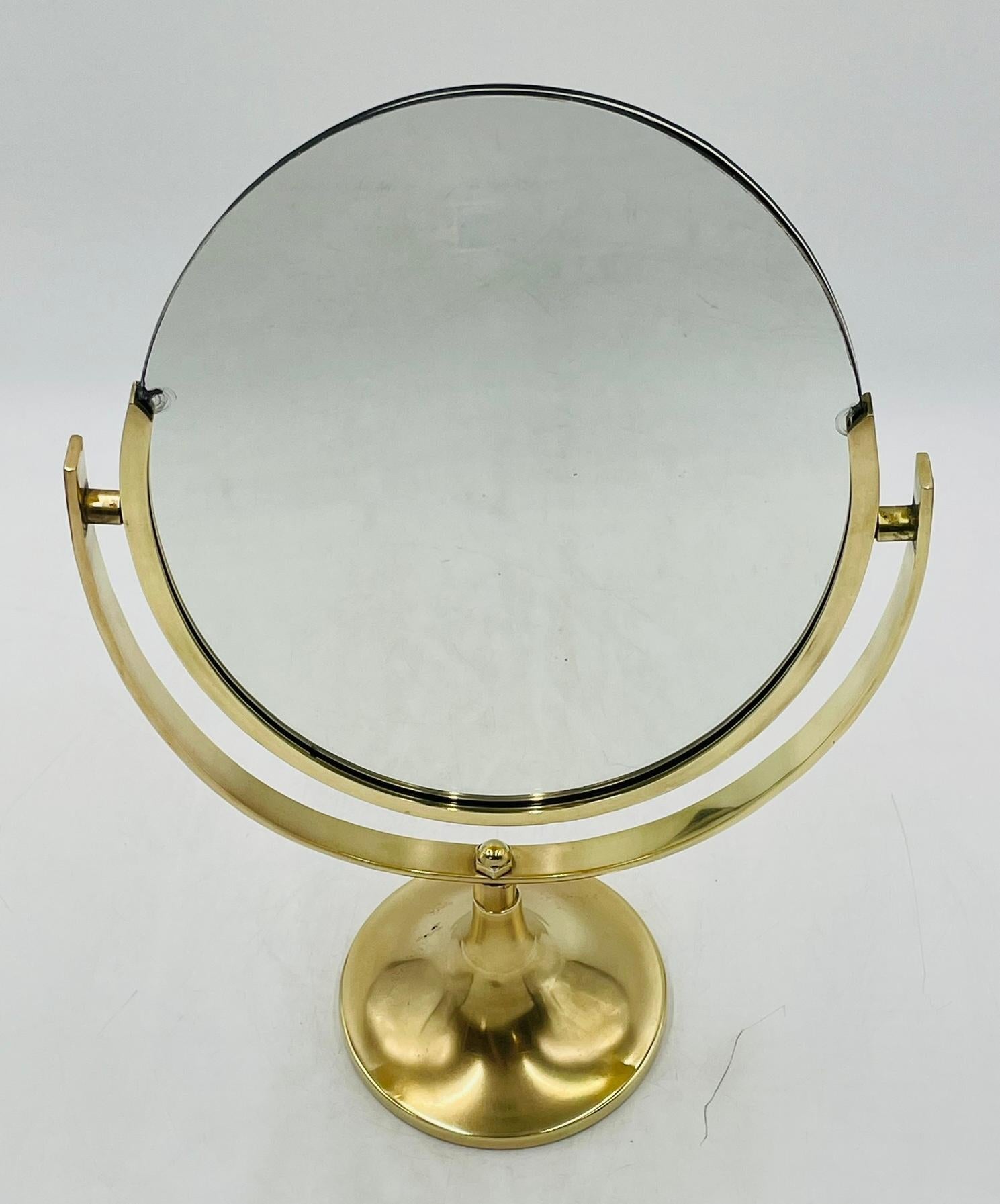 Poli Miroir de courtoisie Dual en laiton par Charles Hollis Jones, États-Unis, années 1970 en vente