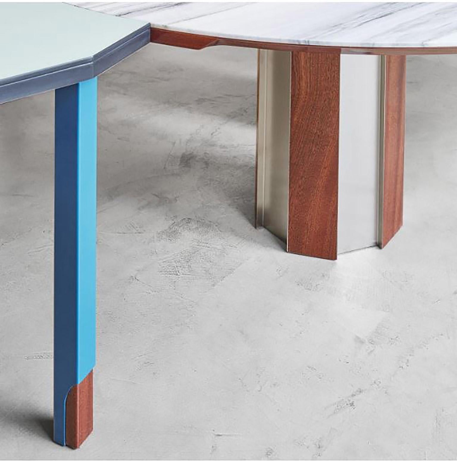 XXIe siècle et contemporain Table contemporaine Duale:: marbre blanc Lasa:: acajou rouge brillant:: acier en vente