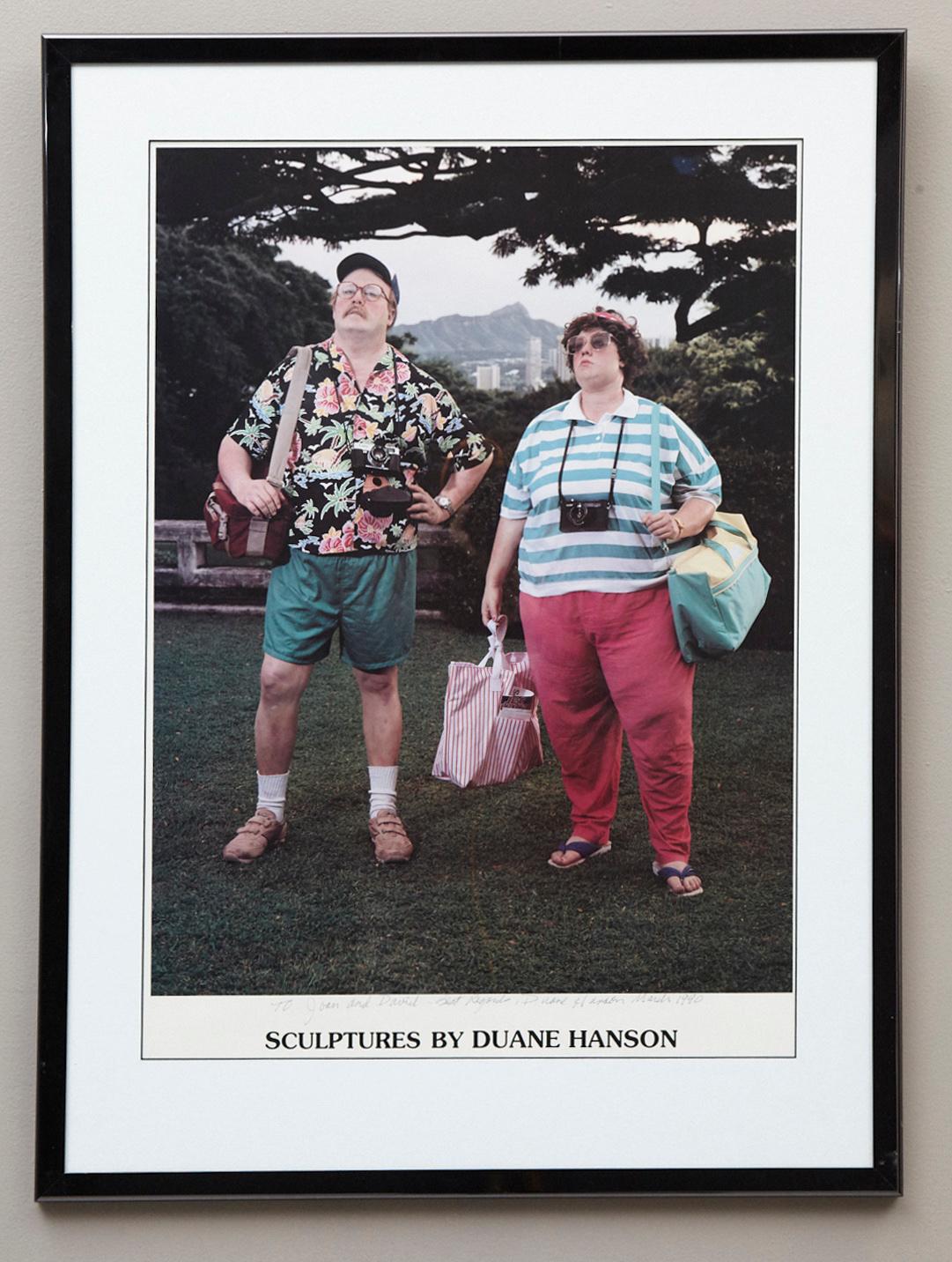 Duane Hanson, American (1925 - 1996)
Sculptures by Duane Hanson, Cranbrook Academy of art Museum, 1990
Photograph, Edition unknown, Signed and dedicated. Framed.
Framed under glass in a black metal frame, very good condition.
Measurements: Frame H