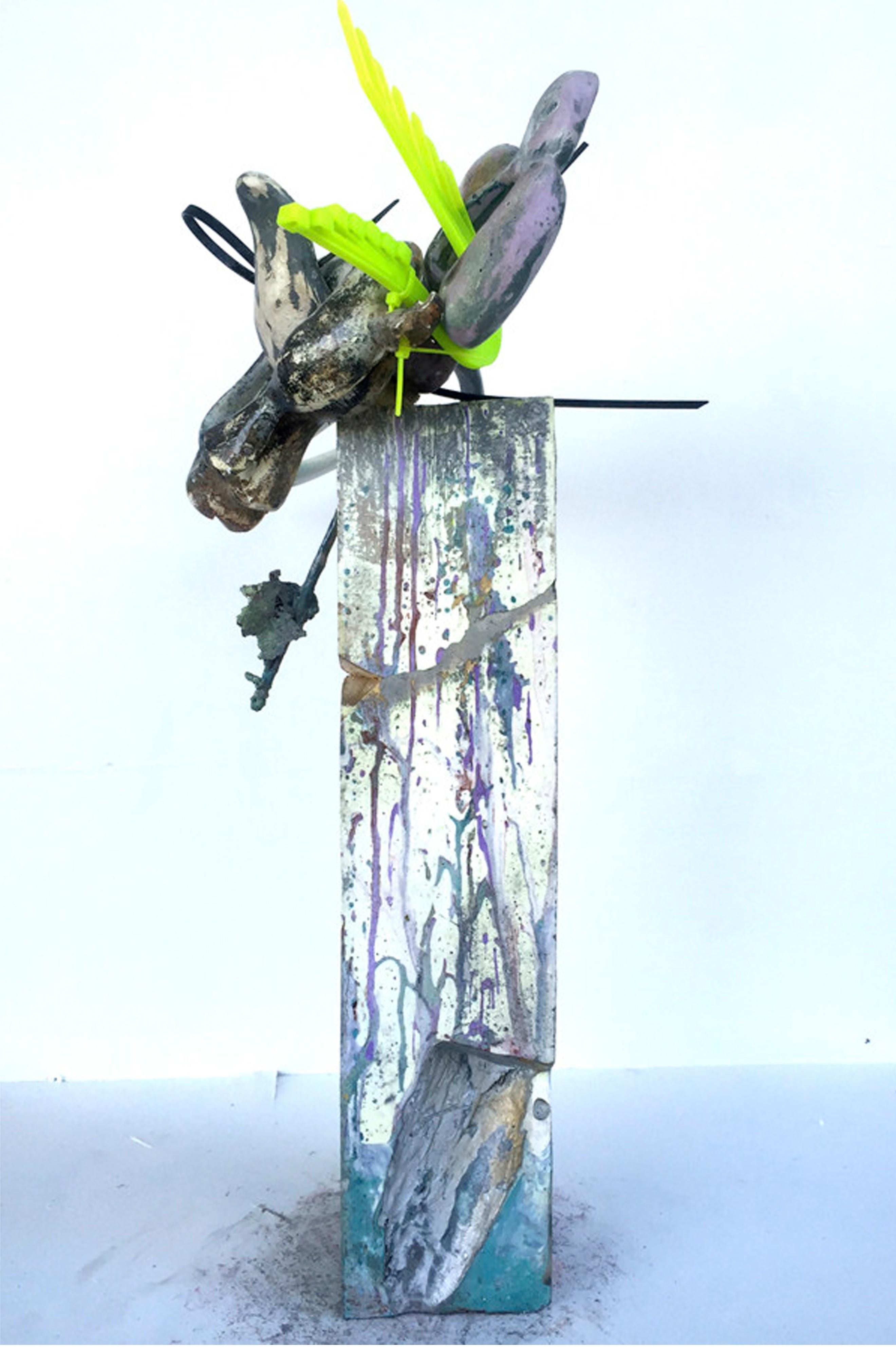 Arrangement abstrait « »Cement, résine, plastique, fermeture éclair des années 70 - Abstrait Sculpture par Duane Paul