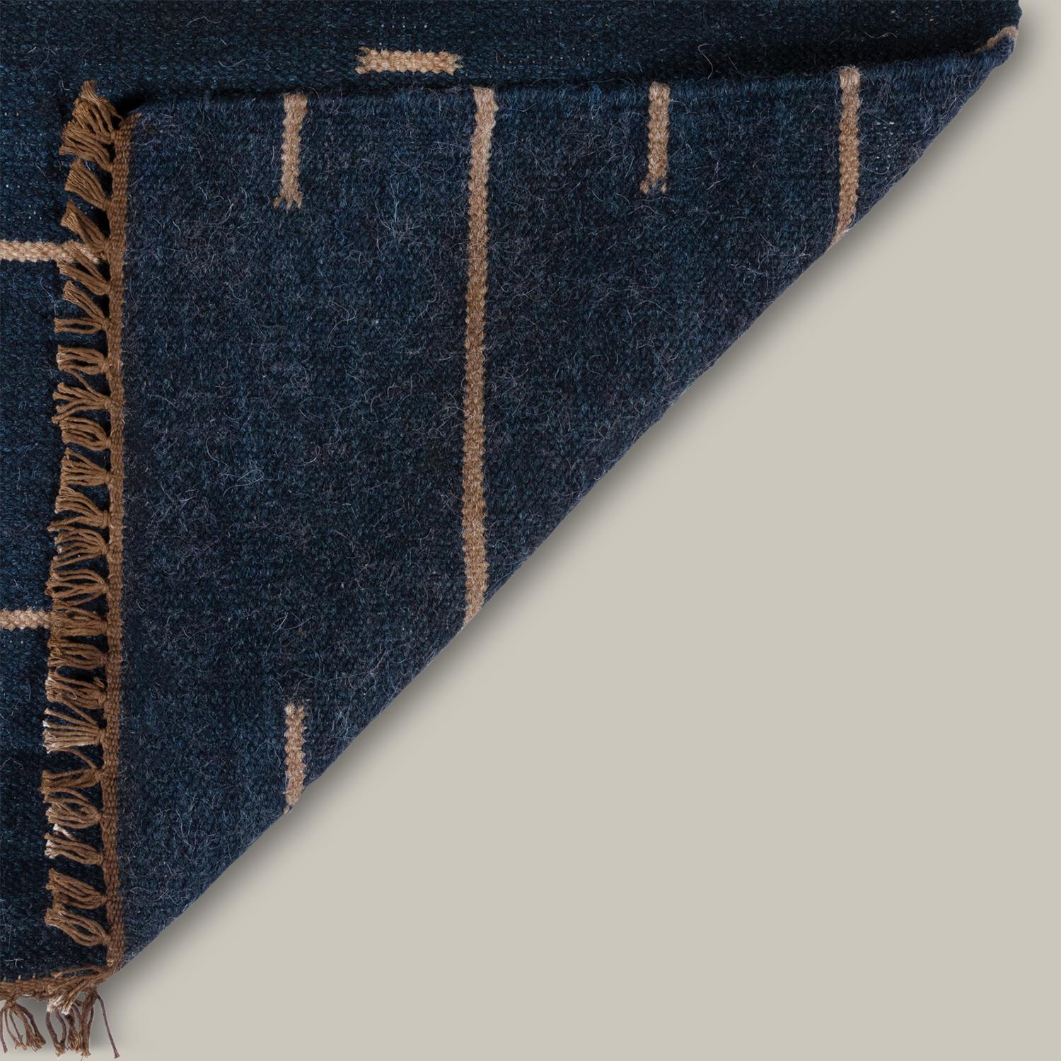 Inspiriert von Shibori, skandinavischen Flachgeweben und einer Vielzahl anderer handgefärbter Textilien, sind die Muster der Duar-Kollektion von der Geschichte geprägt. Space dyed