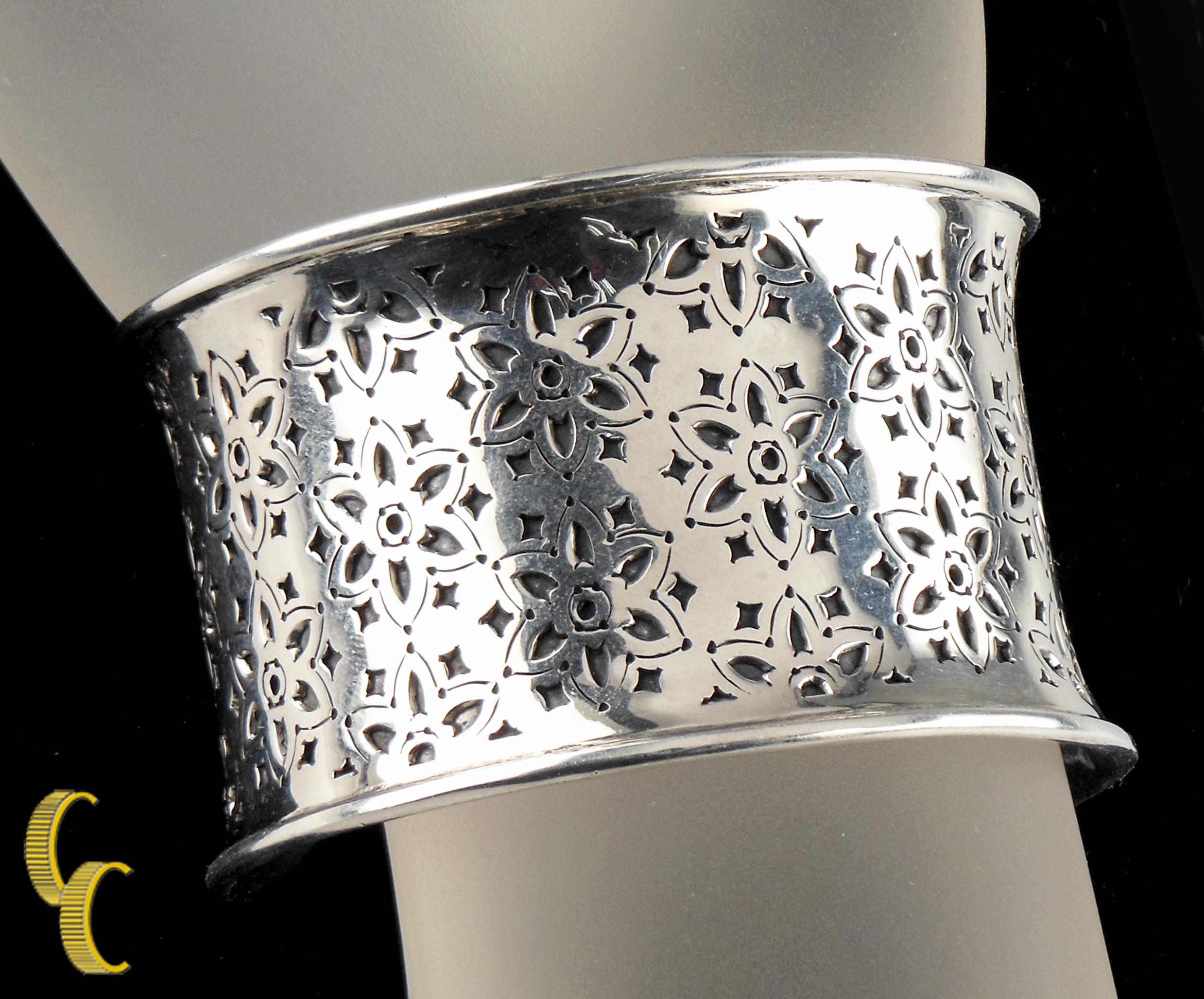 Duarte 0.925 sterling silver cuff bracelet.
Very nice daisy or flower print wrapped around design.
A beautiful piece in excellent condition.
Wrist Fit: 6 inches.
Width: 1 - 2 7/8 inches.
Weight: 68.2 grams.
