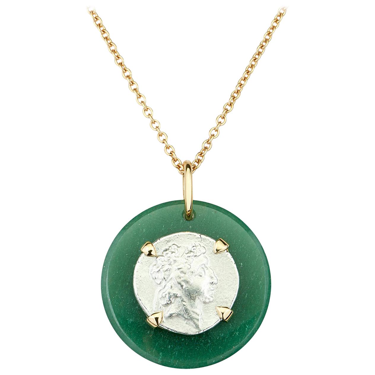 Dubini, collier en or 18 carats avec médaillon d'aventurine représentant les anciennes pièces d'Ariarathes VII