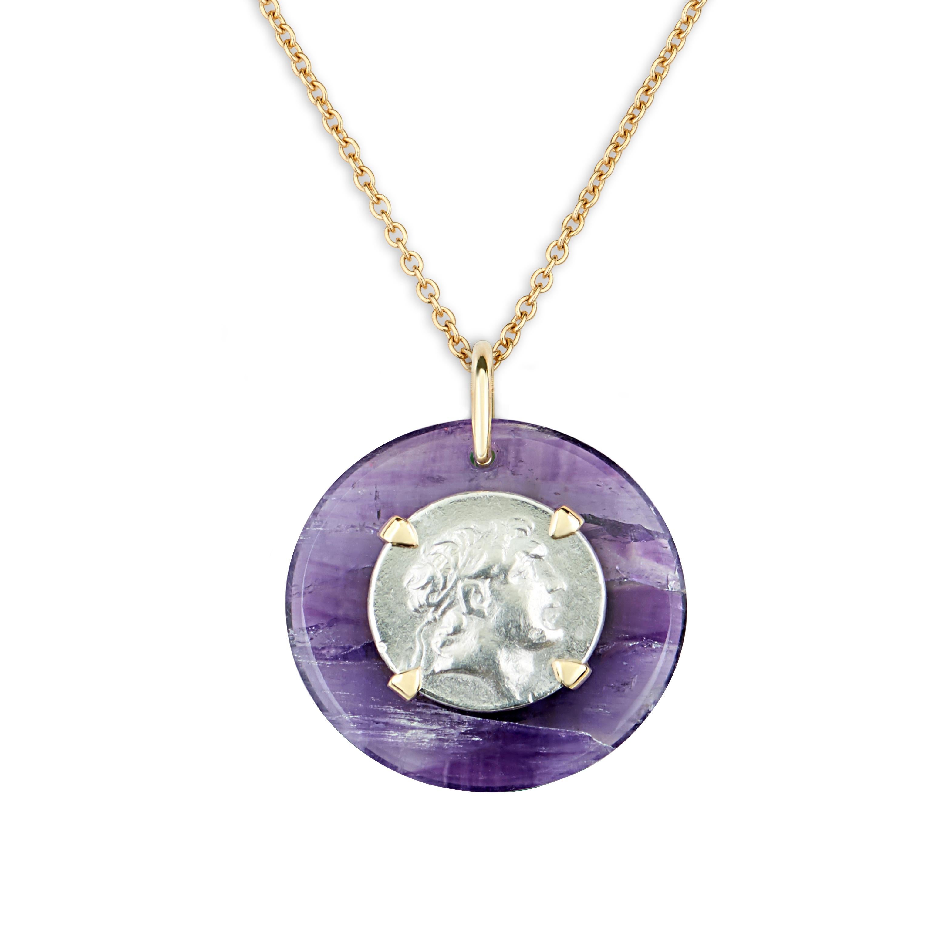 Ce collier de pièces de monnaie DUBINI de la collection 