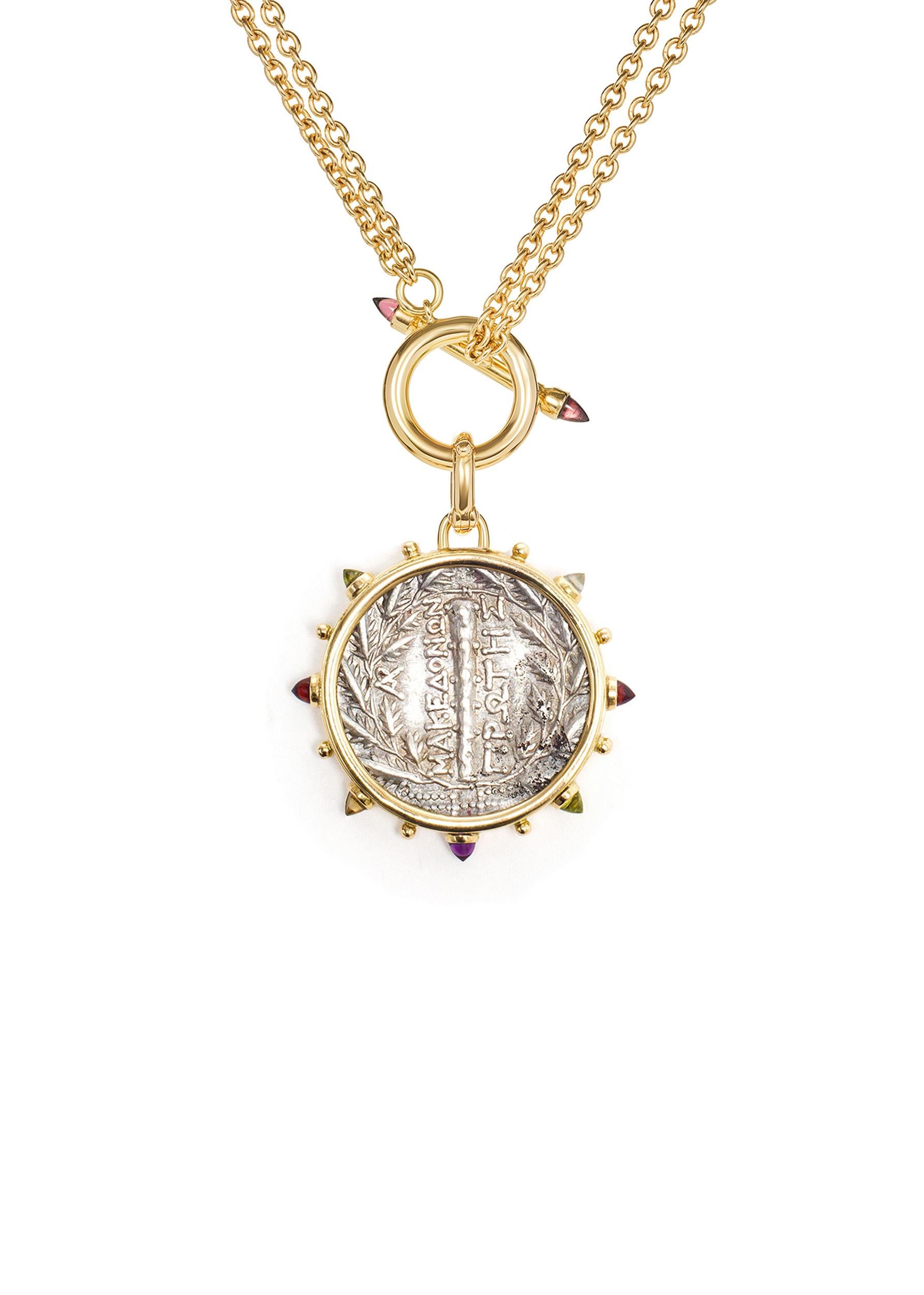 Ce collier de pièces de monnaie DUBINI de la collection 